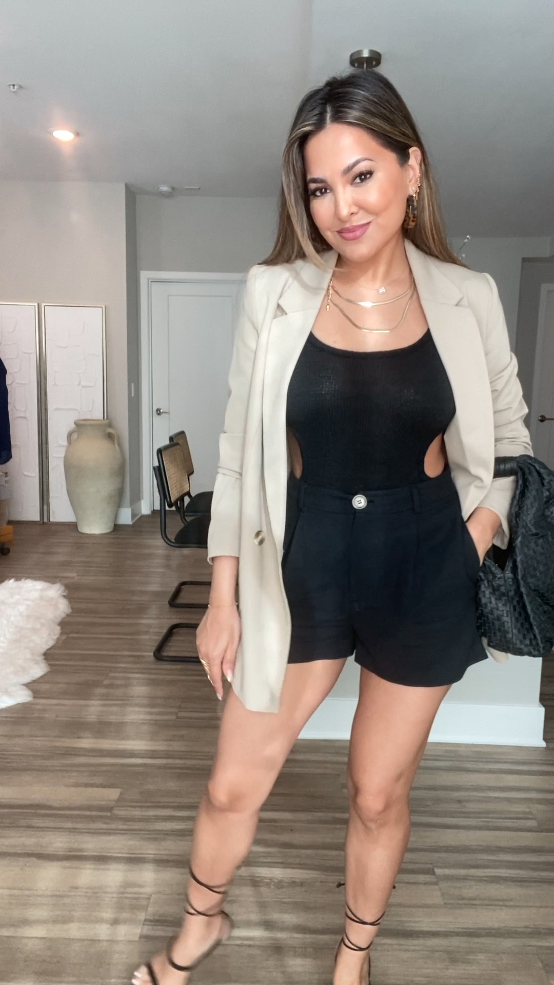 GRWM: A Neutral Daytime Look 💫


Outfit Breakdown:
shorts — @showpo 
shoes — @rayethelabel 
top + earrings — @jluxlabel 
perfume — @lancomeofficial 
bag — @revolve 
blazer — @hm

#LTKstyletip #LTKunder50 #LTKbeauty