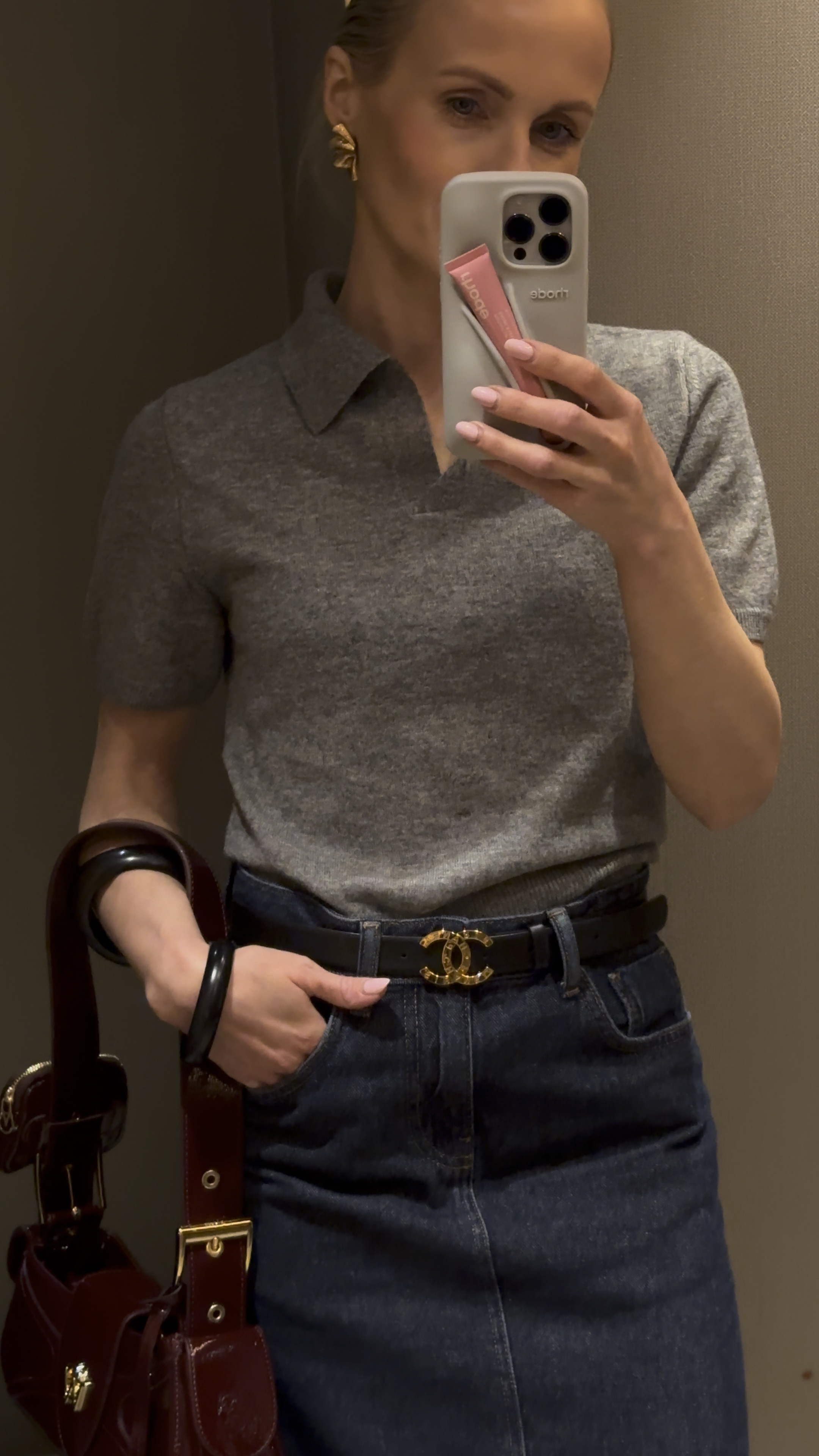 Dark Denim styling!!

Deep indigo washes always give denim a more polished and upscale look, styled my long indigo denim skirt in more sophisticated way. 

H&M earrings and knit polo grey top, Rhode phone case and lip tint, Chanel black belt, Etsy wooden black bangles, Manc burgundy patent leather bag, Mango denim skirt, grey socks and kitten heels.

#LTKeurope #LTKSeasonal #LTKstyletip