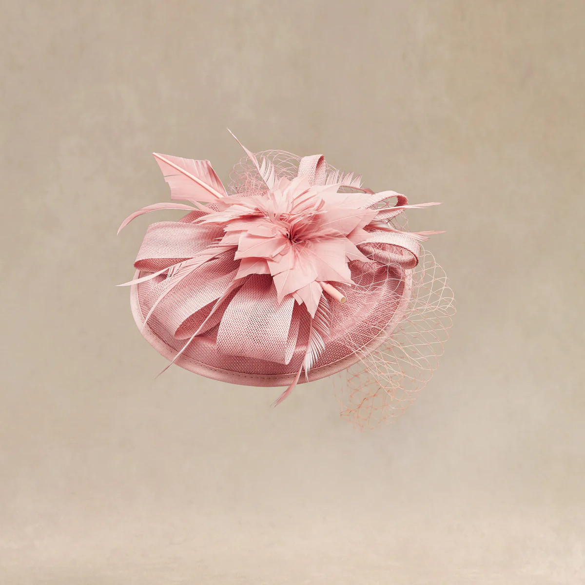 Shop Fascinator Hat - Half-Veiled Feather Fascinator | BABEYOND | BABEYOND