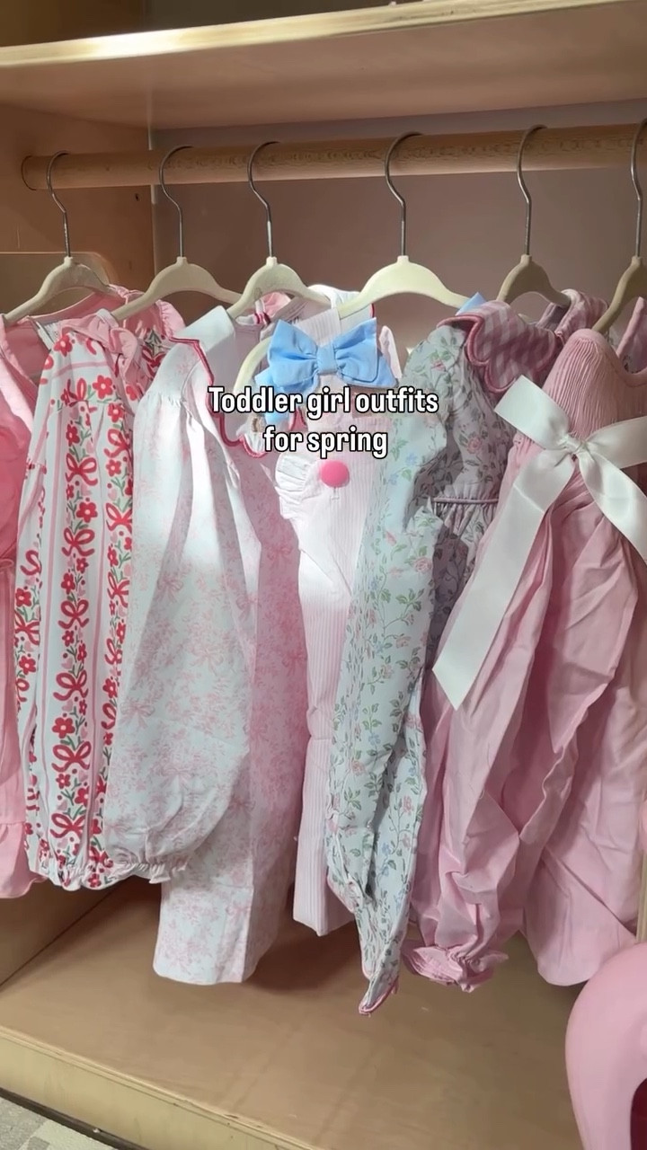 The cutest toddler girl outfits for spring 🎀💕🌸

Outfits by @tuttifruttikidsco 

#toddlergirloutfits #springstyle #girlmom #toddlergirlfashion