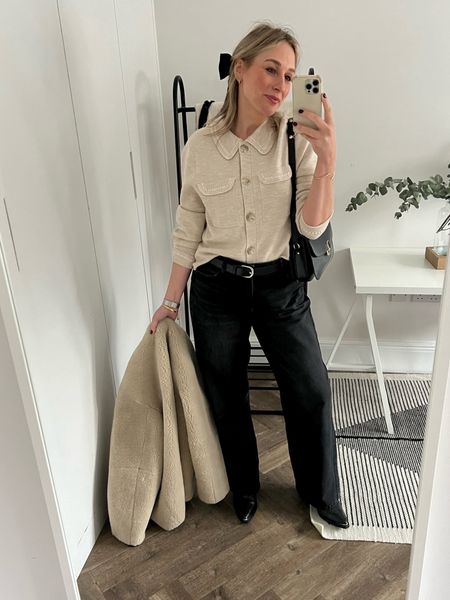 What I wore for afternoon tea.

Wearing a L in the cardigan and 12 regular in the jeans. 

Wide leg jeans
Knitwear
Shearling coat
Ankle boots
Black handbag
Bow hair clip 

#LTKfindsunder100 #LTKfindsunder50 #LTKSeasonal