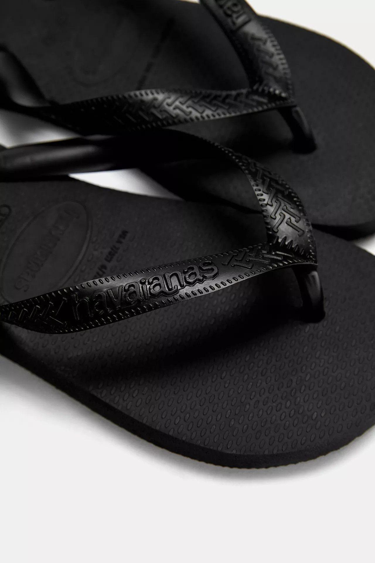Havaianas ® beach sandals | PULL and BEAR UK