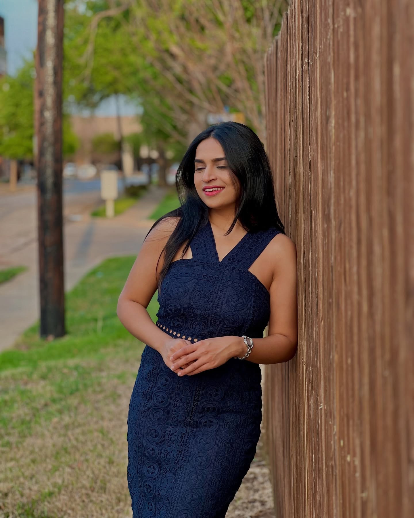 Catching rays, but still waiting to catch feelings 😌🫶🏼☀️

Outfit - @lulus 💙

.

.

.

.

.

.

#lulusambassador #lovelulus #sunkissed #mididress #springoutfits #goldenhourphotos #travelgram
