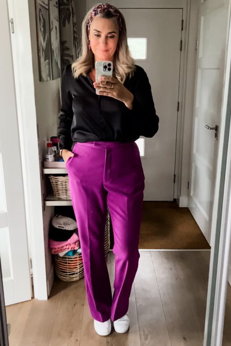 Outfits of the week/Tuesday 

Another day working at a show. The black satin blouse is work uniform. It fits roomy, I comfortably fit into a medium. 

The purple dress pants are old from Zara and I had the hems let out (wearing a XL)

White leather Sneakers are my go to. They literally go with anything. They fit tts. 



#LTKworkwear #LTKcurves #LTKeurope