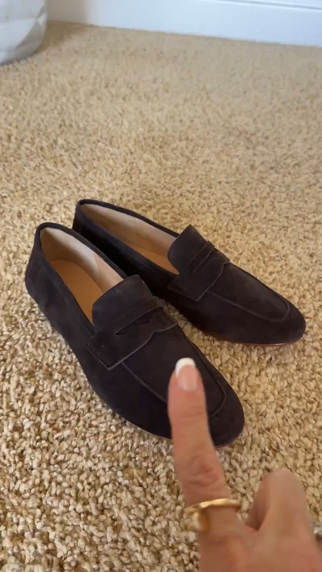 Italian suede loafers are the perfect fall shoe 🤎 They have that classic, elevated look that works with everything from denim and trousers to dresses and skirts. A timeless pair you’ll reach for all season.

Italian suede loafers, suede loafers, fall shoes, women’s loafers, classic fall style, workwear shoes, casual fall outfits, neutral shoes, everyday footwear, fall wardrobe staples, EverydayHolly

#LTKootd #LTKOver40 #LTKPetite