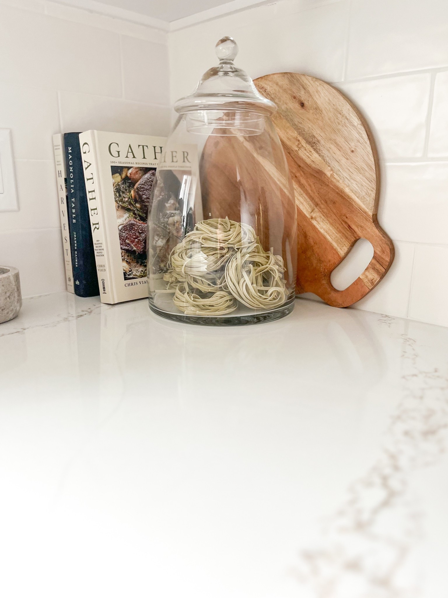 Sneak peek of my Spring Kitchen 


Spring, Kitchen Styling, Cookbooks, Bon Bon Jar, Cutting Board

#LTKHome #LTKStyleTip #LTKSeasonal