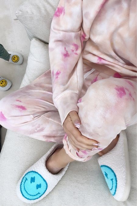 F A S H I O N \ loungewear + smiley slippers😁

Amazon fashion 
Set
Pjs
Toddler
Spring 

#LTKunder50