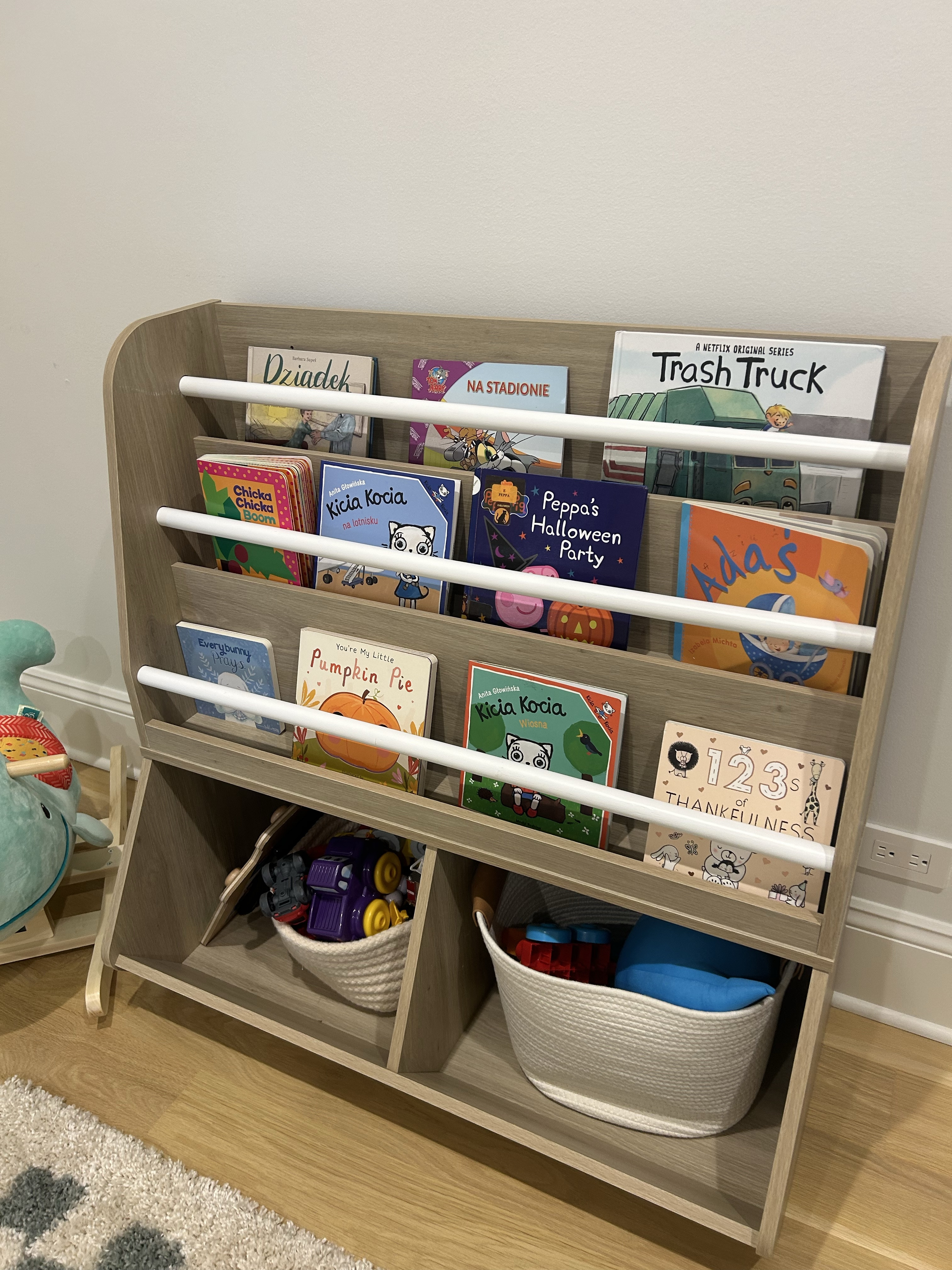 Adrian book shelf


#LTKKids #LTKHome #LTKFamily