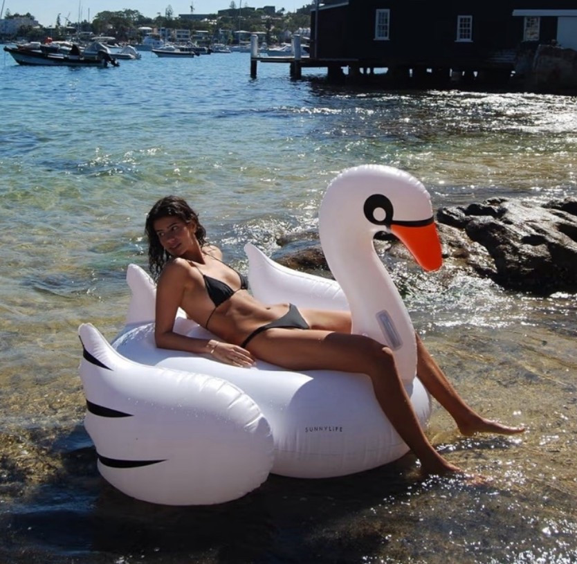 Coastal Casa Collection 🌊🦀🐟🐚

Luxury resort style inspired by poolside afternoons, crisp white cabanas, and summers by the water.

Pool float. Luxury pool float. Pool day essentials. Resort wear. Poolside decor. Summer essentials. Beach vacation outfit. Outdoor entertaining. Coastal style. Pool party aesthetic.

Shop the collection.

#LTKSwim #LTKSeasonal #LTKU