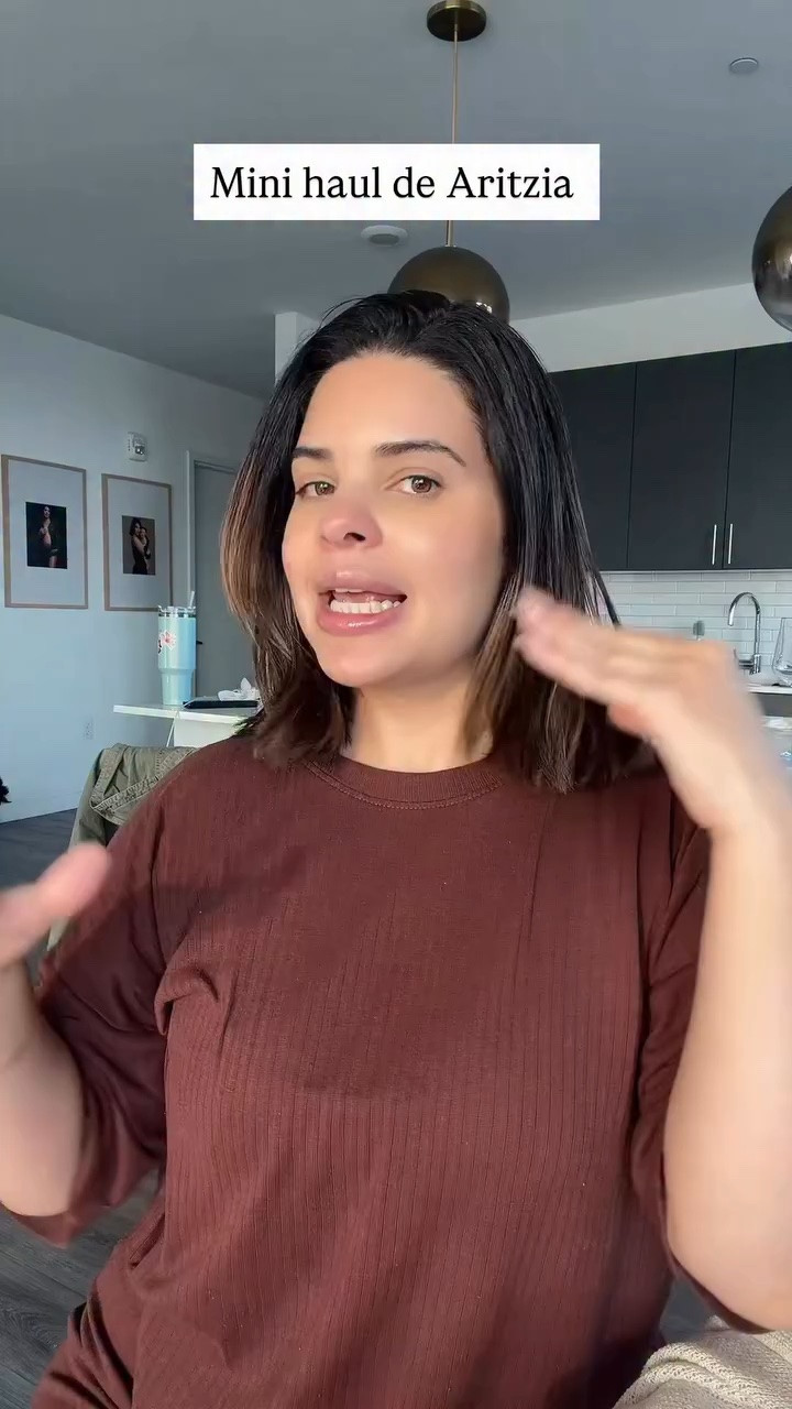 Mini haul de @aritzia 

Estoy tratando de comprarme piezas que pueda usar de distintas formas, que pueda dress up or dress down. Colores neutros con 1 pieza de pop of color. 

Piezas que no pasen de moda, piezas menos “trendy” pero que siempre se usan. 

Tratando de reencontrar mi estilo, y cambiando mi clóset pieza por pieza.

Can’t wait to see what my style turns out to be 🙃🙃

#minihaul #aritziahaul #miniaritziahaul