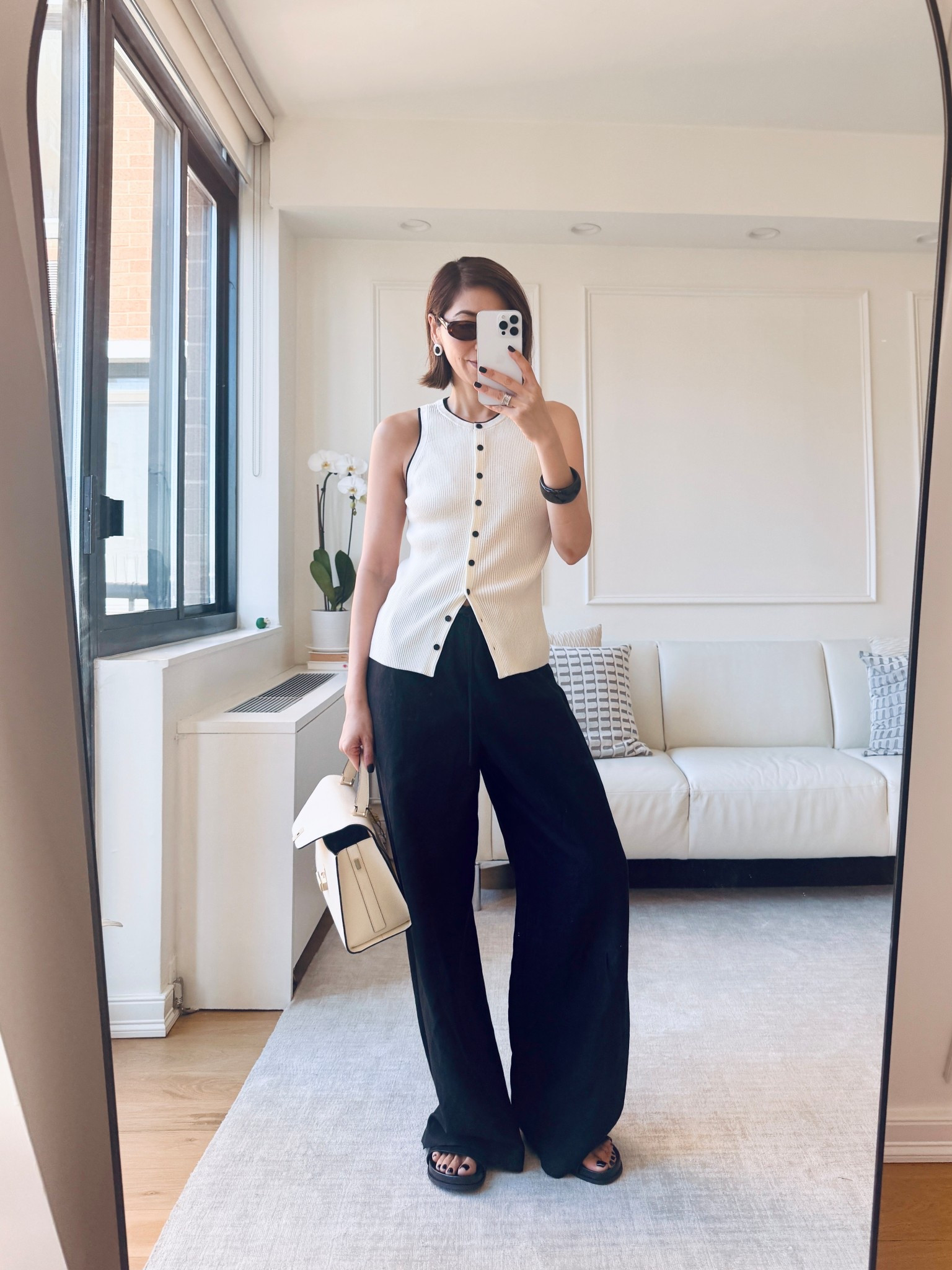 Black and white  

#LTKStyleTip #LTKOver40 #LTKFindsUnder100