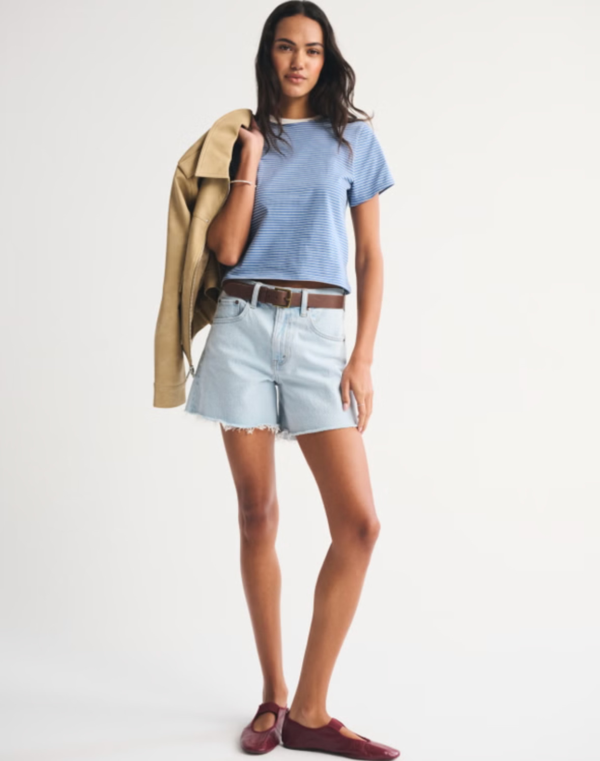 The perfect laid-back denim short 🖤 The Abercrombie High Rise Dad Short has that relaxed, vintage-inspired fit with a flattering high rise and easy shape through the hips and thighs. I love the black wash and frayed hem for an effortlessly cool look — so easy to style with tees, tanks, or lightweight layers all season ✨ 

 #LTKdayinmylife #LTKgrwm #LTKootd