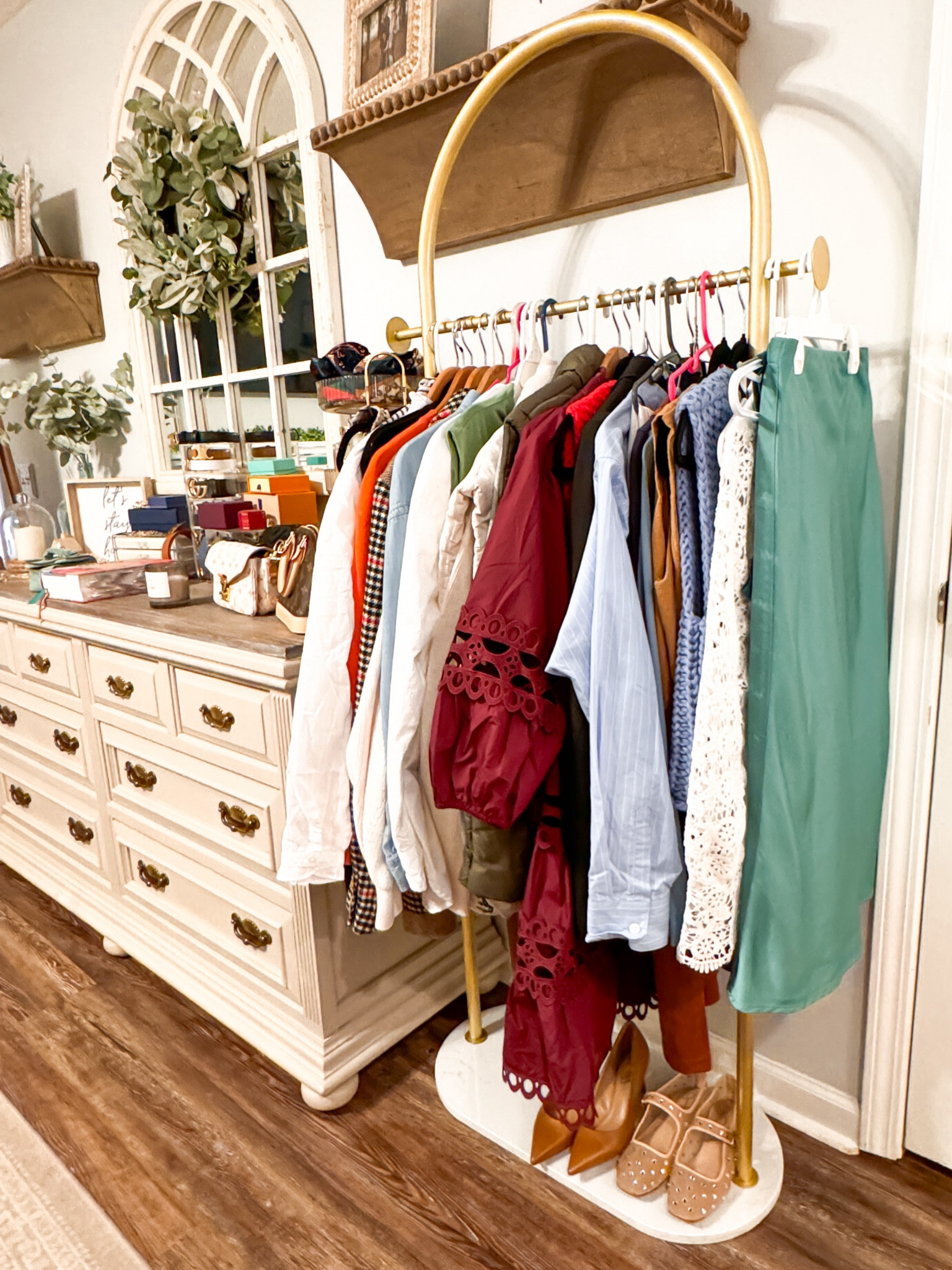 Officially outgrown my closet so this standing rack is perfect! The marble bottom is so nice & great quality!

Amazon. Clothes rack. Amazon finds. Home decor. 

#LTKFindsUnder100 #LTKHome #LTKU