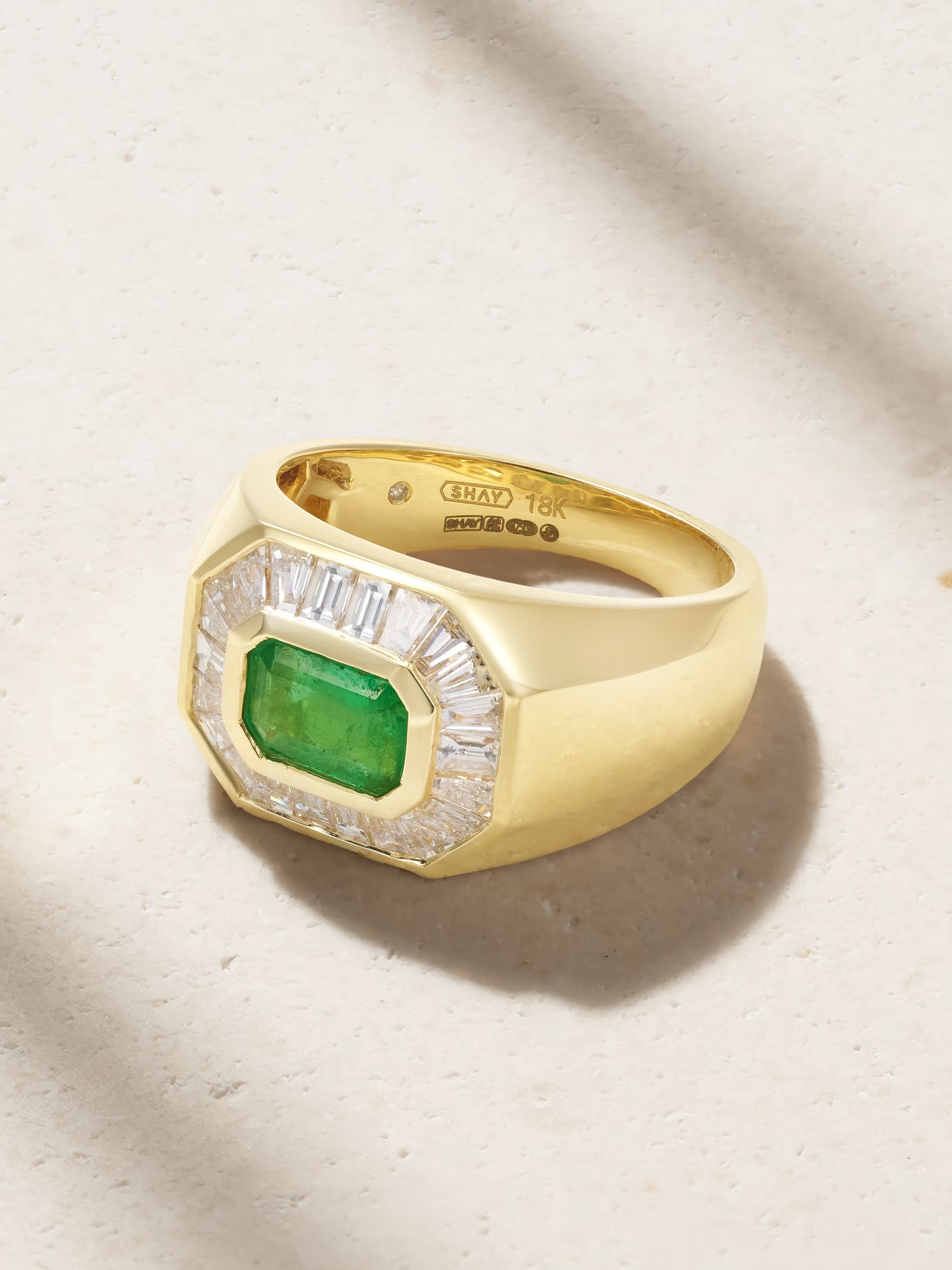 18-karat gold, emerald and diamond ring | NET-A-PORTER APAC