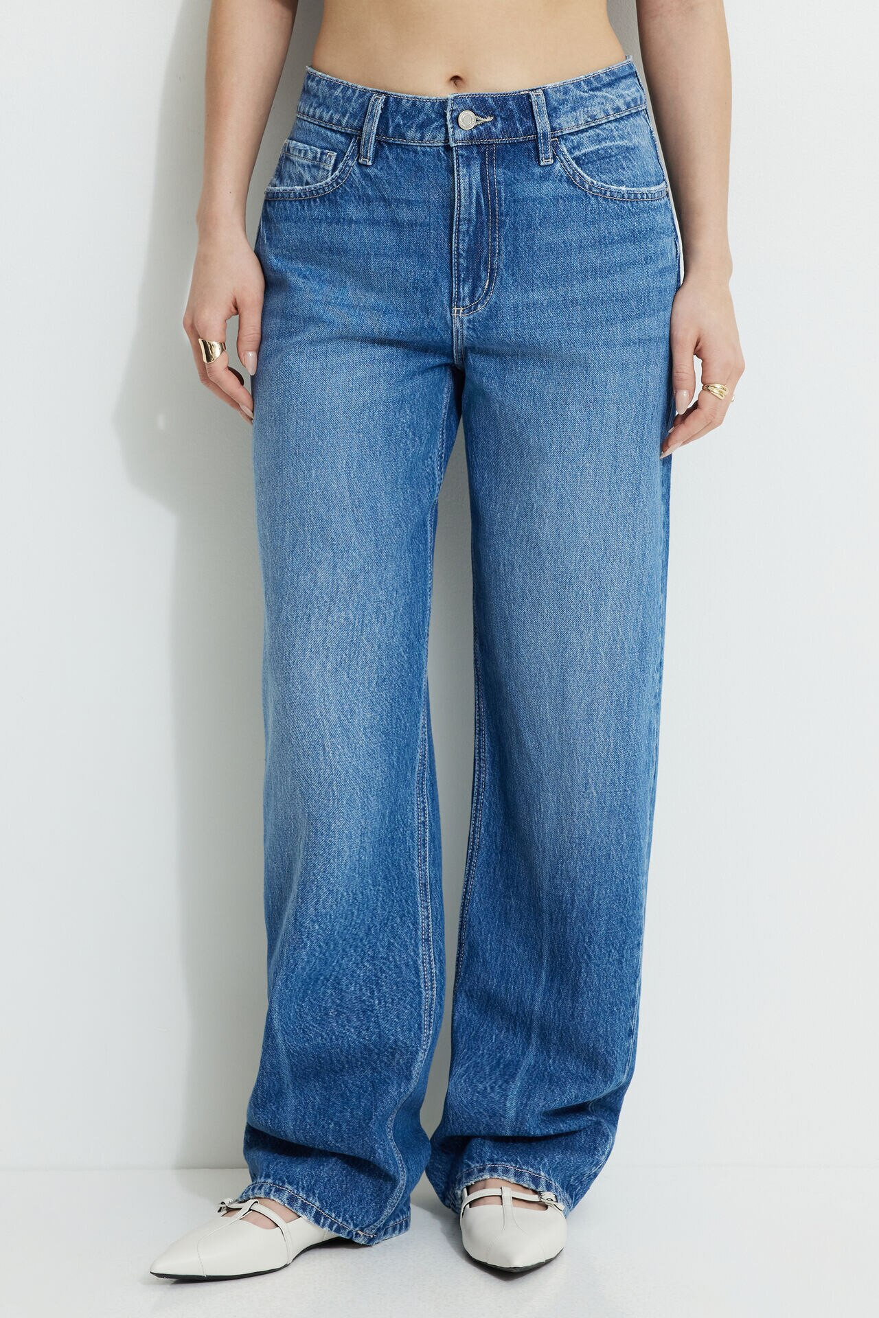 Mika Relaxed Straight Jeans | Dynamite Clothing