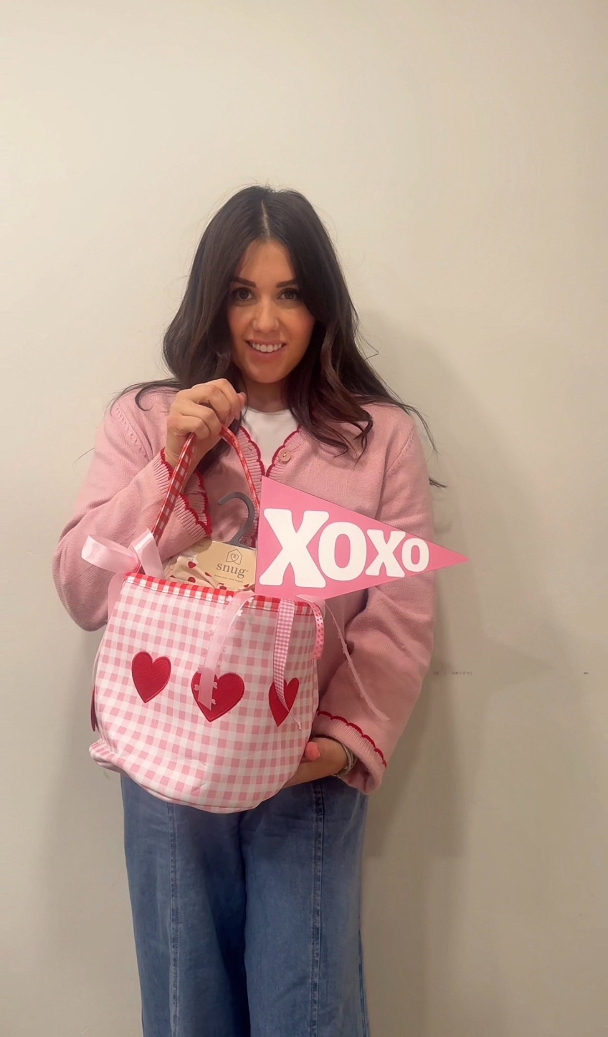 Valentines basket details and cute pink as red scalloped cardigan  