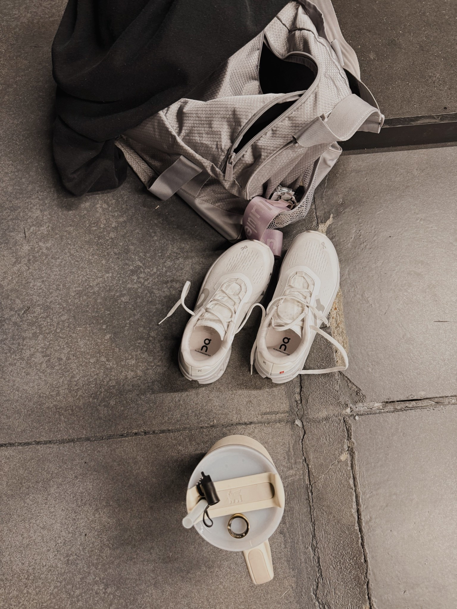 Favorite OnClouds to this day! 👟👟

https://rstyle.me/+S74B8LOabfgup4C8NxzknA

#LTKSummerEdit #LTKStyleTip #LTKActive