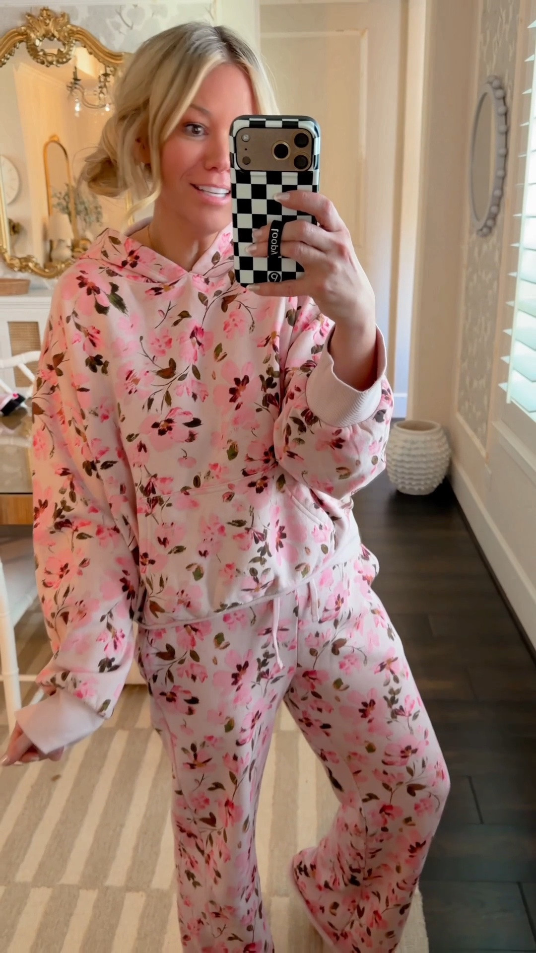 Love this lounge set by Walmart. I’m wearing a large on the top and small bottoms.