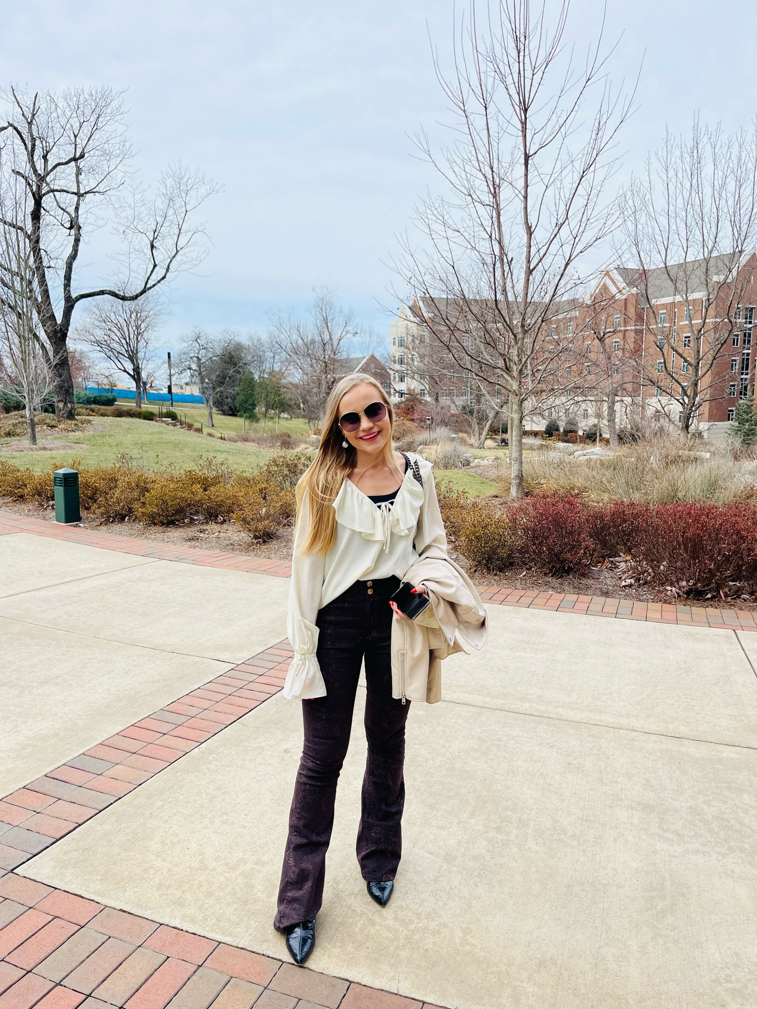 My pants are currently on sale!! They are so cute and the design is subtle. Every time I wear them I get so many compliments 🥰🙌🏻 they really elongate your legs. I am 5’3 for reference and they are a little long but I decided not to hem them and just wear them with heels 😊


Style tip
Flare pants
Trendy outfit 
Outfit ideas 
Free people outfit 
We wore what top

#LTKunder100 #LTKstyletip #LTKsalealert