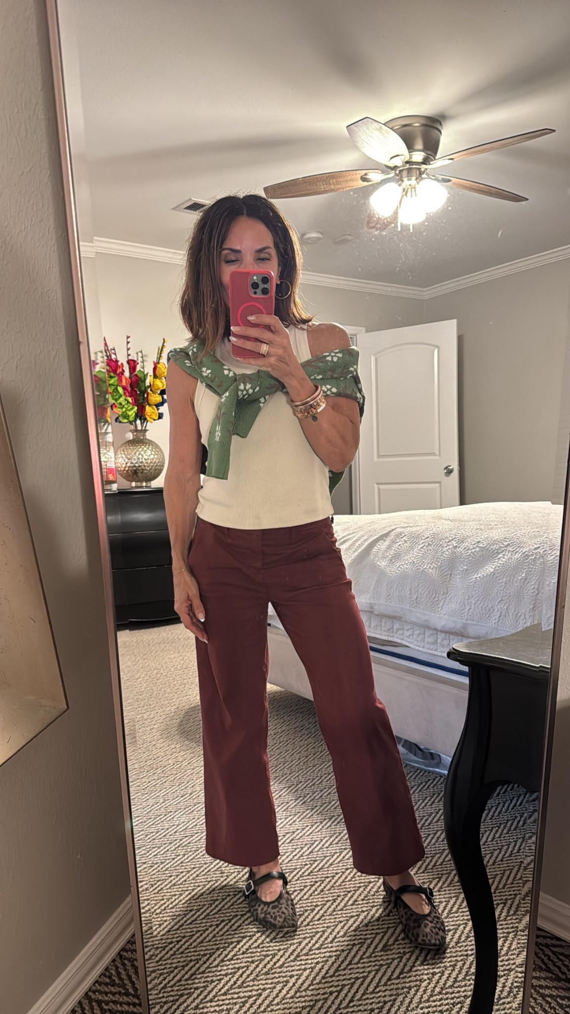 business casual workwear
The updated Chinos 
Wearing size 0


#LTKootd #LTKOver40 #LTKSpringSale