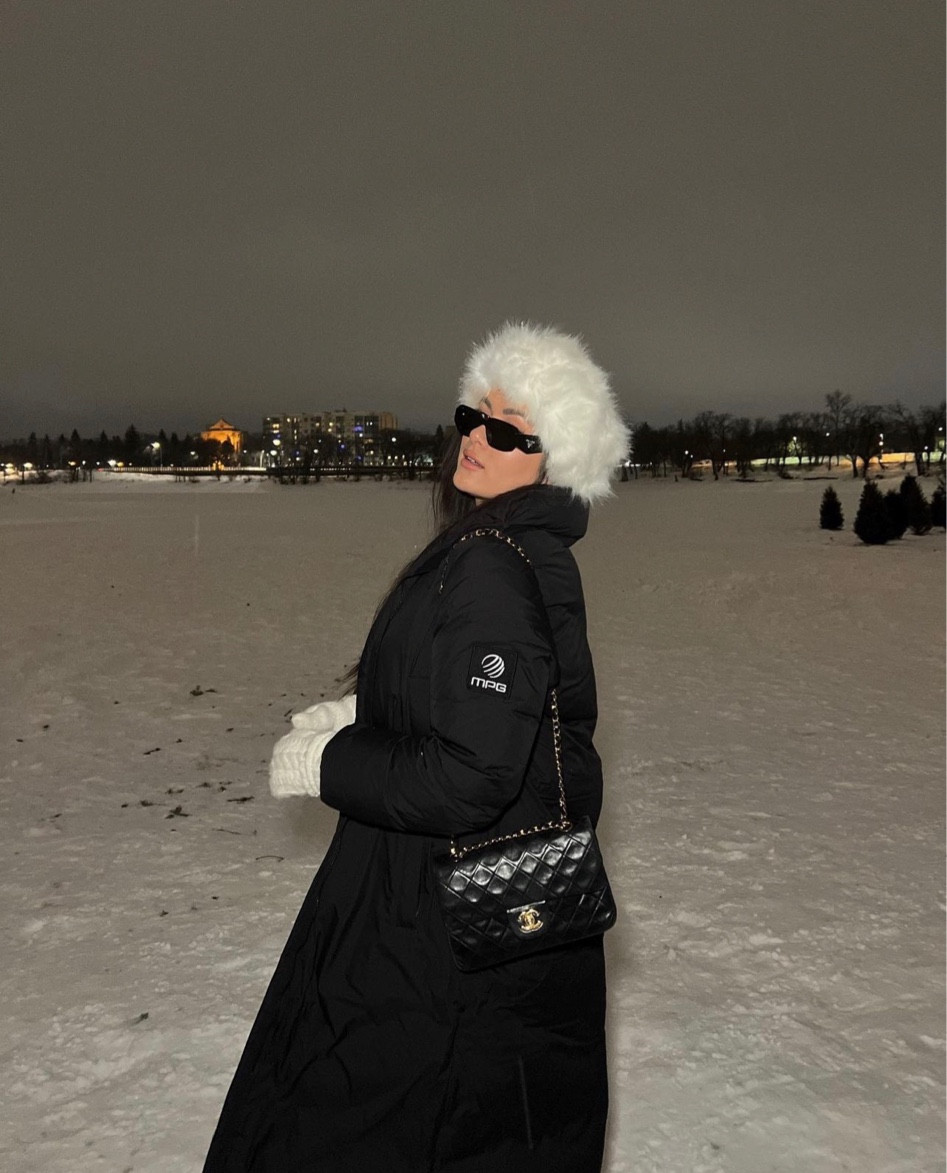 Winter outfit, snow outfit, long jacket, Chanel, Prada, black outfit, purse

#LTKSeasonal #LTKfit #LTKitbag
