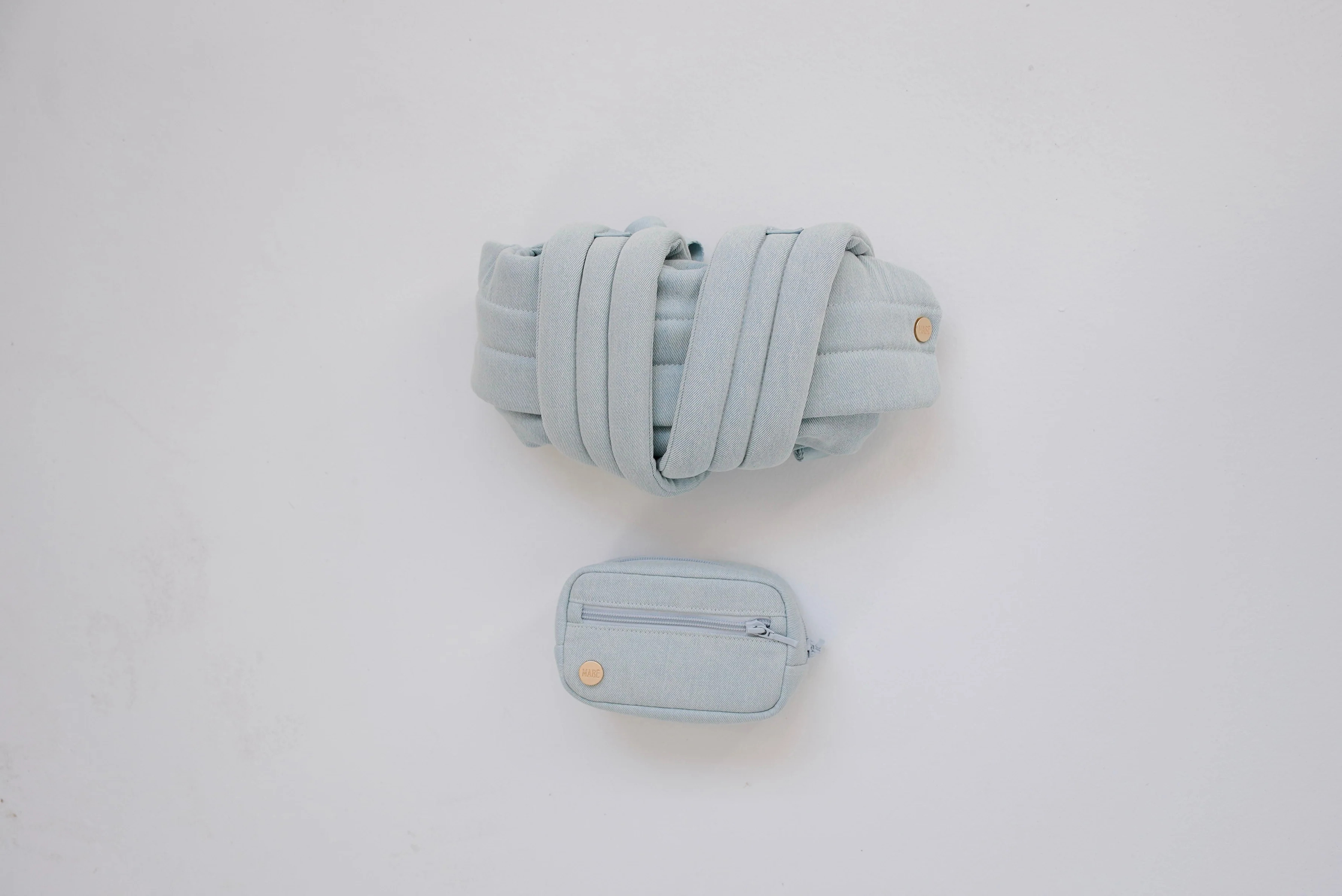 Buckle Carrier + Accessory Bag | Mabē