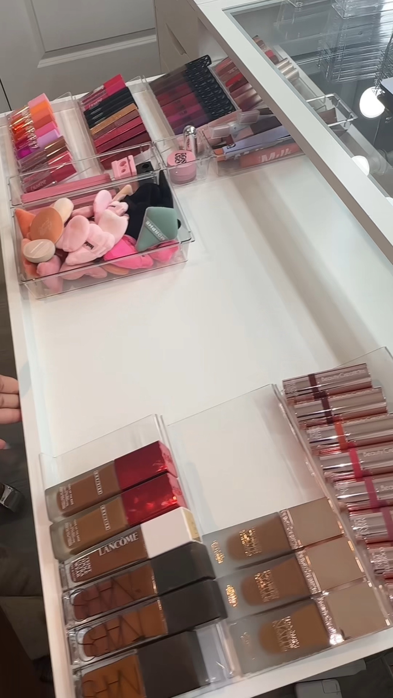 Let’s Organize My Makeup Vanity 💕 ASMR

#makeupasmr #makeuporganization #organizewithme #asmrorganizing #cleanwithme #asmrmakeup #makeuporganizers #atlmakeupartist #atlmua

#LTKHome #LTKCyberWeek #LTKBeauty