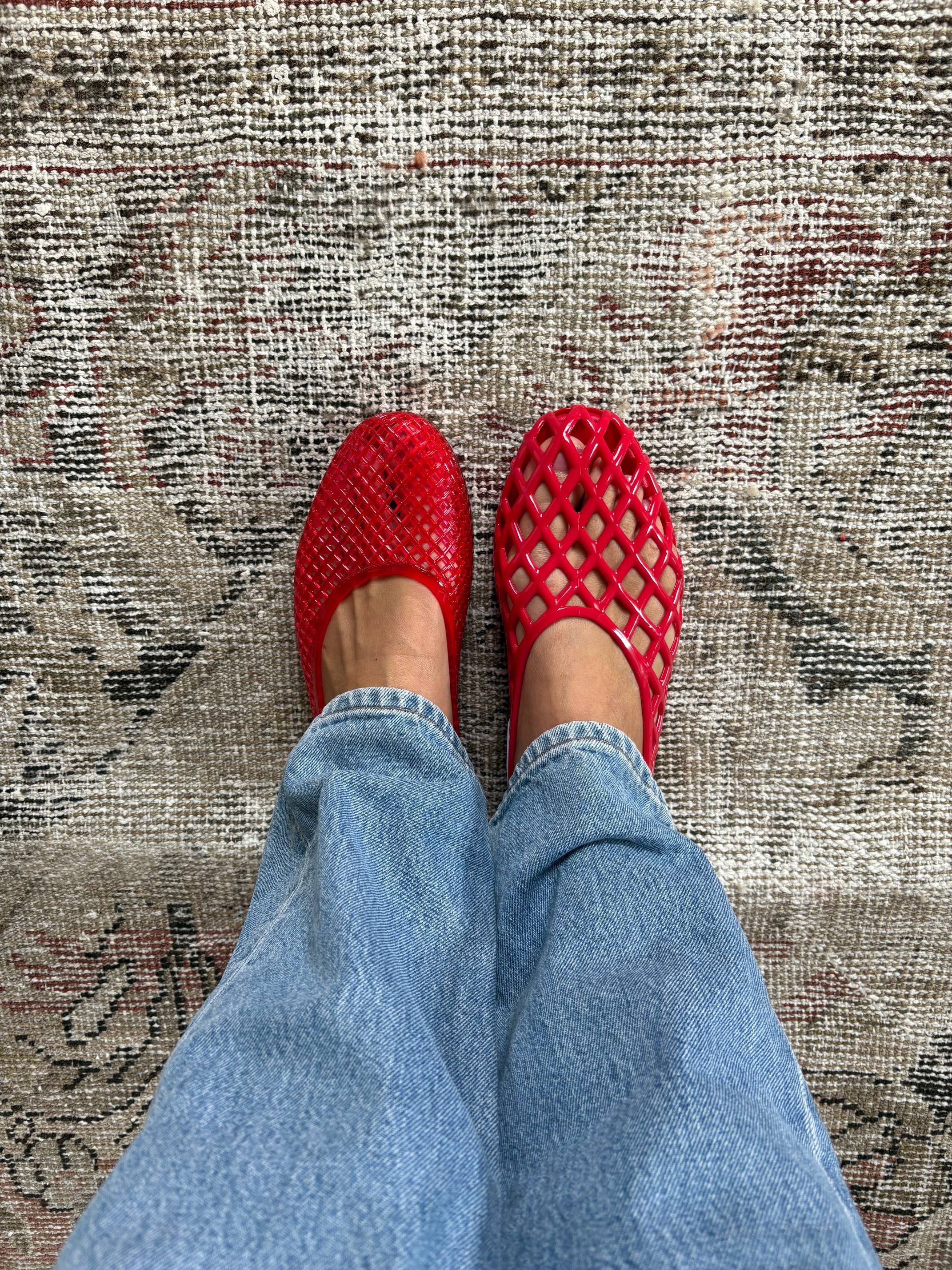 Target vs. Old Navy Jelly Flats: A Quick Review

Both are on-trend, comfortable, and budget-friendly at under $20. However, they run a full size large, so be sure to size down! Which one gets your vote? 

 #LTKSeasonal #LTKOver40 #LTKFindsUnder50