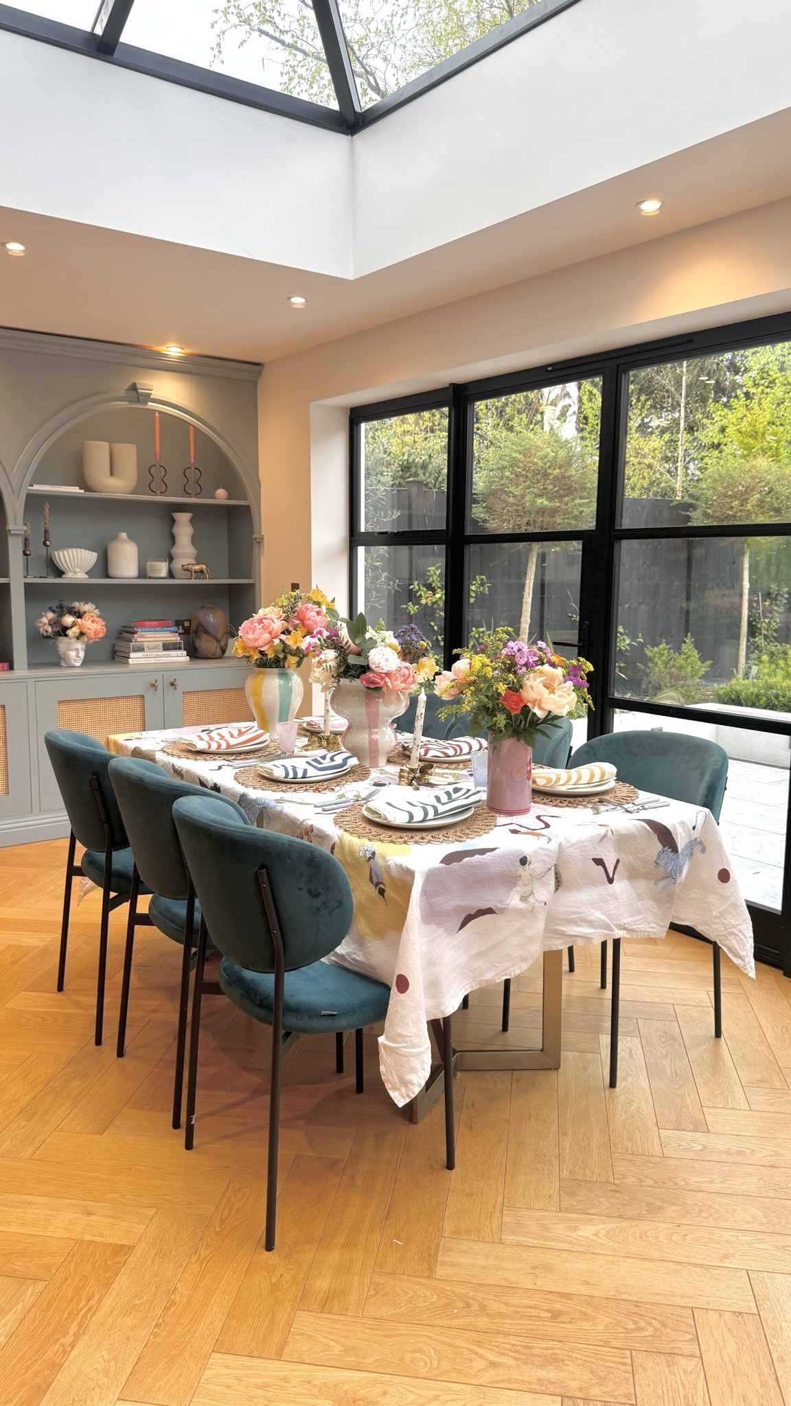 Spring dining table #diningtable #tablescape 

#LTKeurope #LTKhome