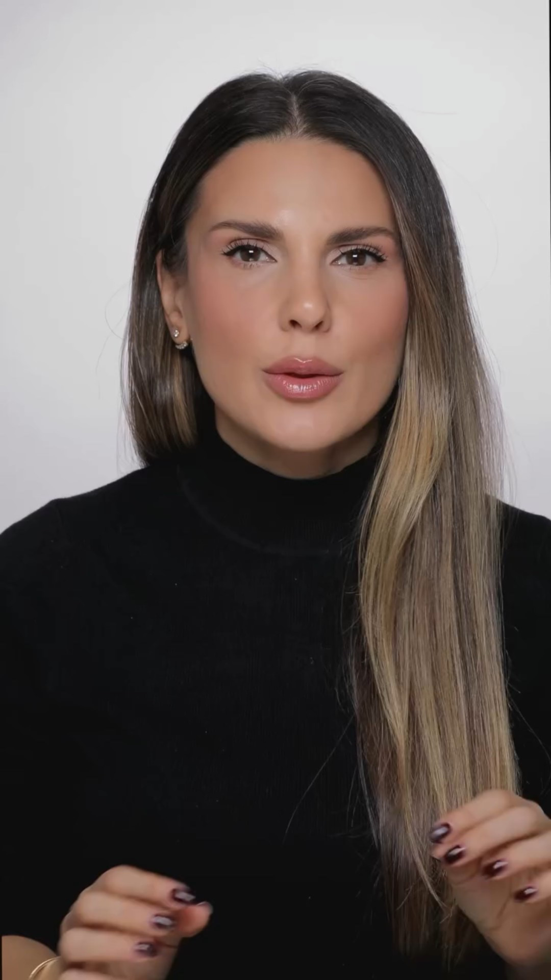 I’ve filled enough carry-ons from the US with the ONE/SIZE On ‘Til Dawn setting spray to know that it’s one of my holy grail products. Now that it’s coming to Europe I’m going to be able to grab a bottle of the On ‘Til Dawn and their new Powder Melt setting spray on the regular and I can’t wait. #onesizepartner