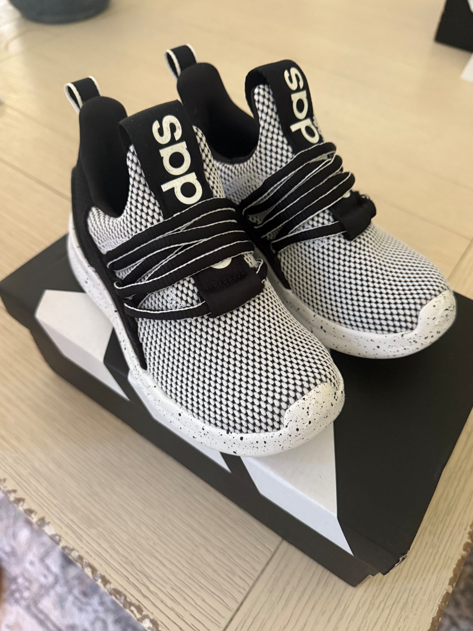 The absolute besttt sneakers for boys! Easy to slip on and easy to clean. This is the second pair I’ve bought for my boys. 👟

#LTKKids #LTKActive #LTKShoeCrush