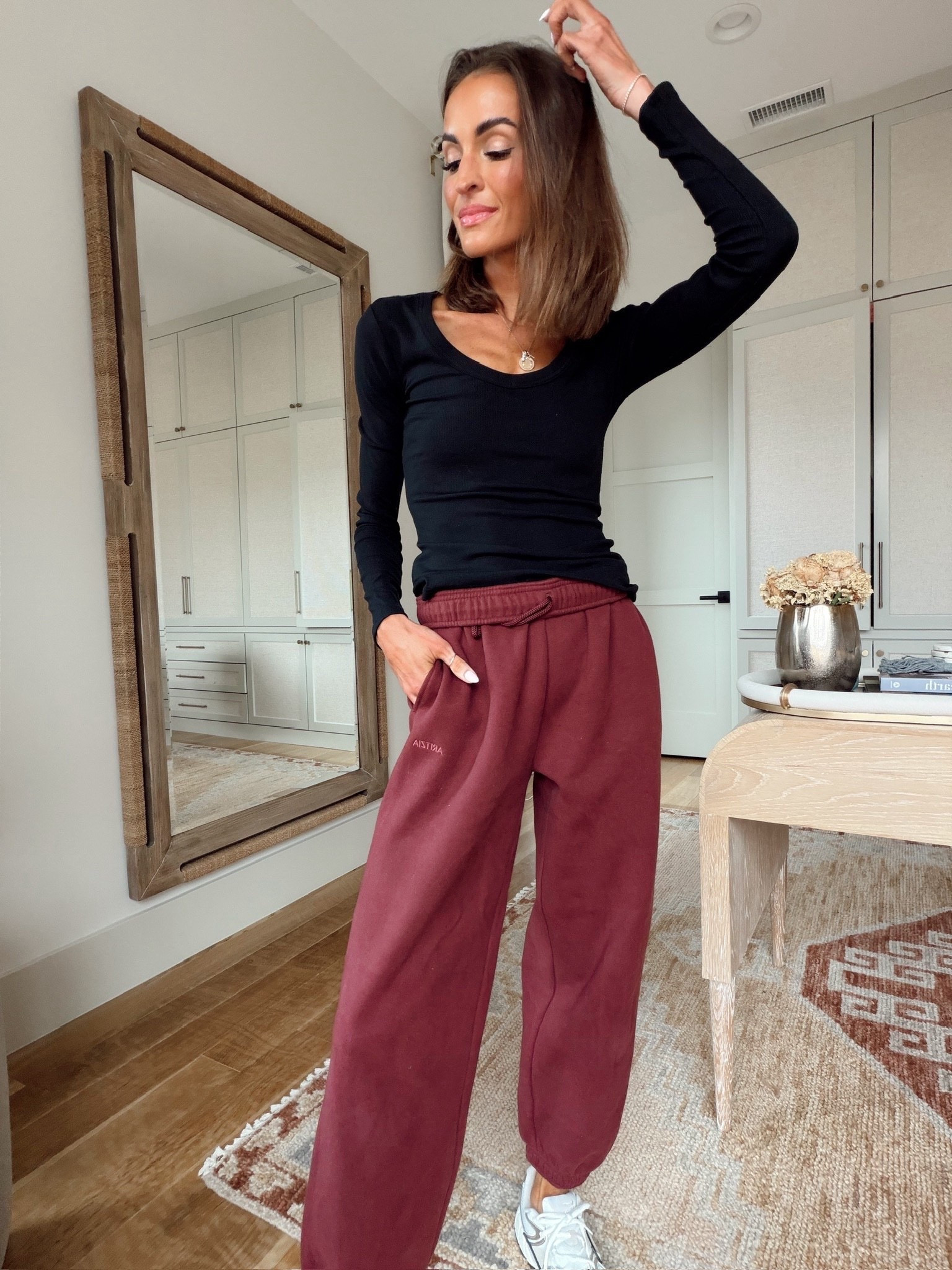 Aritzia is hands down one of my favorite places to shop! 💯 And these sweats just never disappoint 😍 run tts and are really soft, never pill, snd come in tons of colors!

#LTKootd