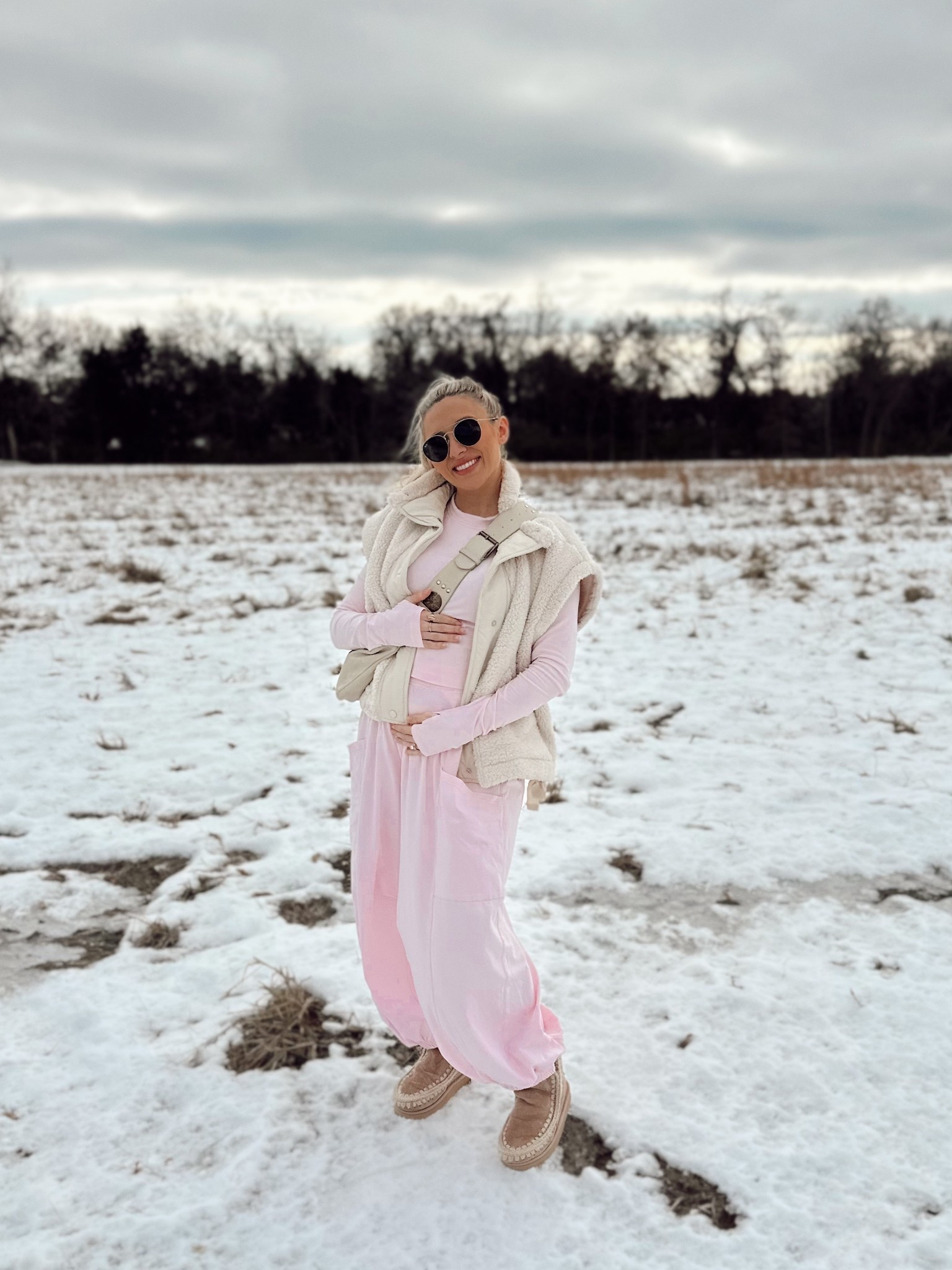 One of my go to easy sets to toss on with the bump + for winter 🎀❄️✨🙌🏻

#LTKootd #LTKBump #LTKBaby