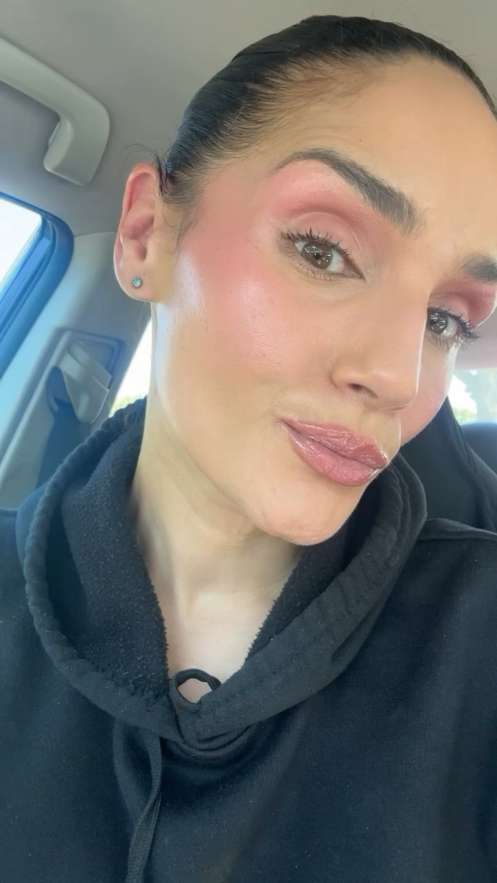 Quick car glow session. It was so hot the phone gave up on me but the makeup is still going😂