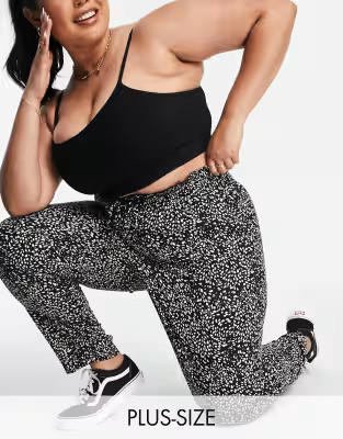 New Look Curve spun sweatpants in mono print | ASOS (Global)