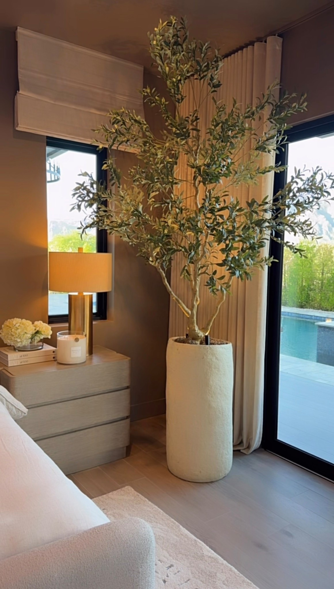 This olive tree was such an stunning addition to my primary room! I love the fullness of it and how it fills up my corner 😍🌱

Olive tree
Faux olive tree
Primary bedroom design 
Primary bedroom Inspo
Home decor 
Rh inspired 

Summerthompsonstyles