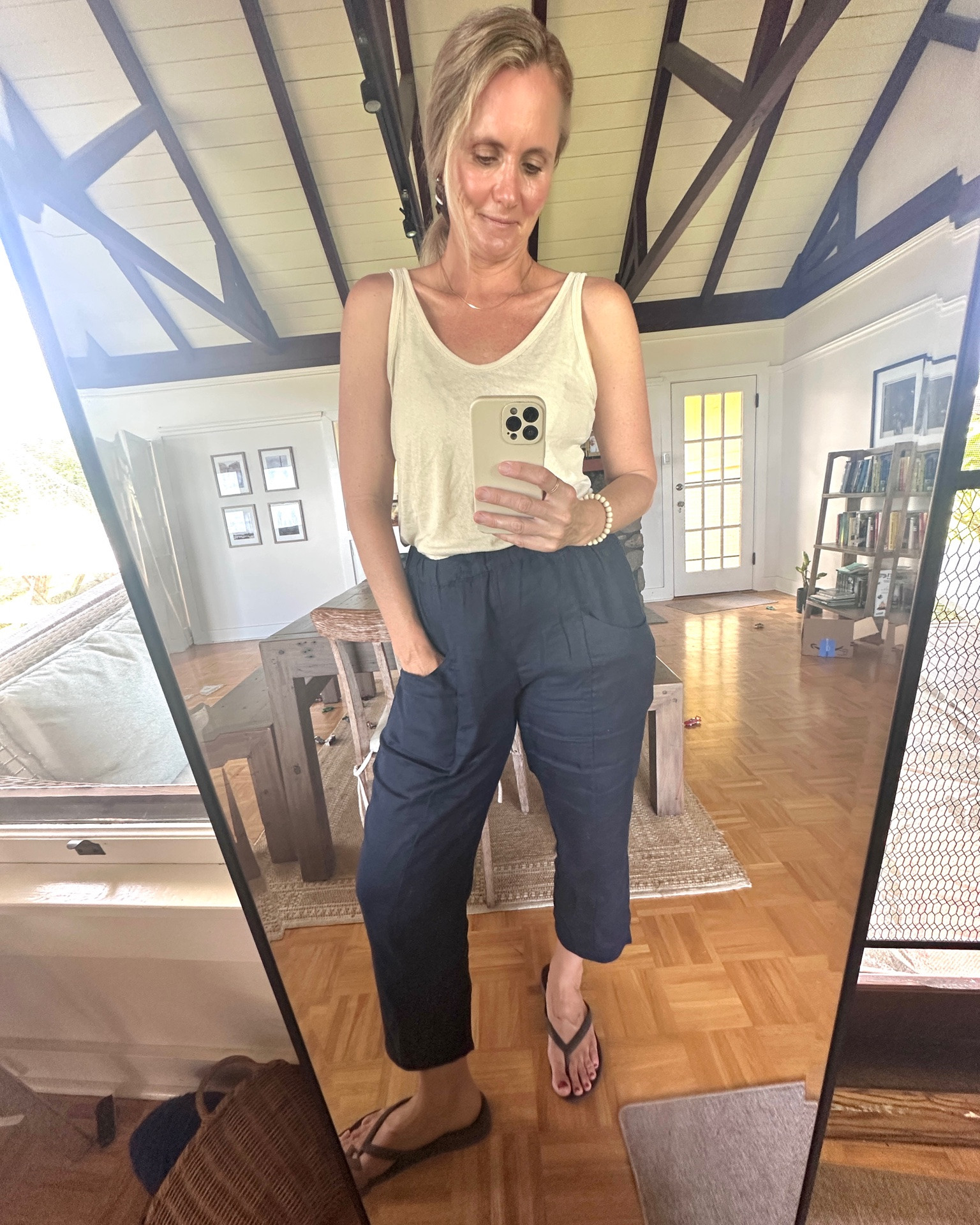 Light tank and linen pants

#LTKTravel #LTKmomlife #LTKMidsize