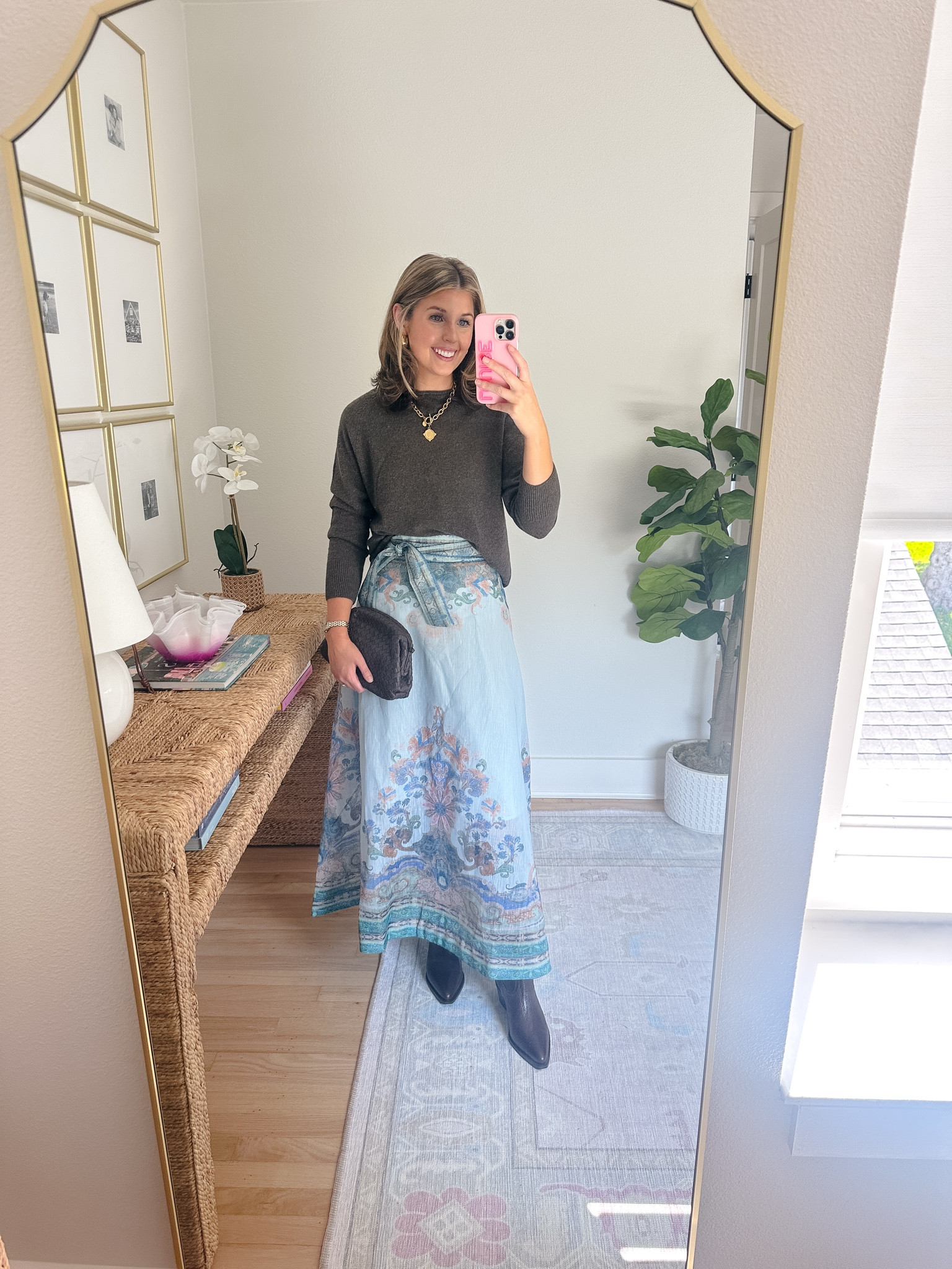 Fall outfit idea! Would be perfect for family photos! Wearing an XS in sweater and S in skirt