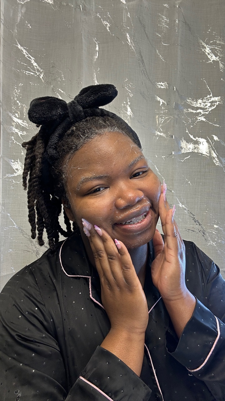 DIY dermaplane 🧖🏾‍♀️💕
✨
#Skincare #Dermaplane #BeautyInfluencer #LeahGlows 

#LTKvlog #LTKBeauty #LTKselfcare