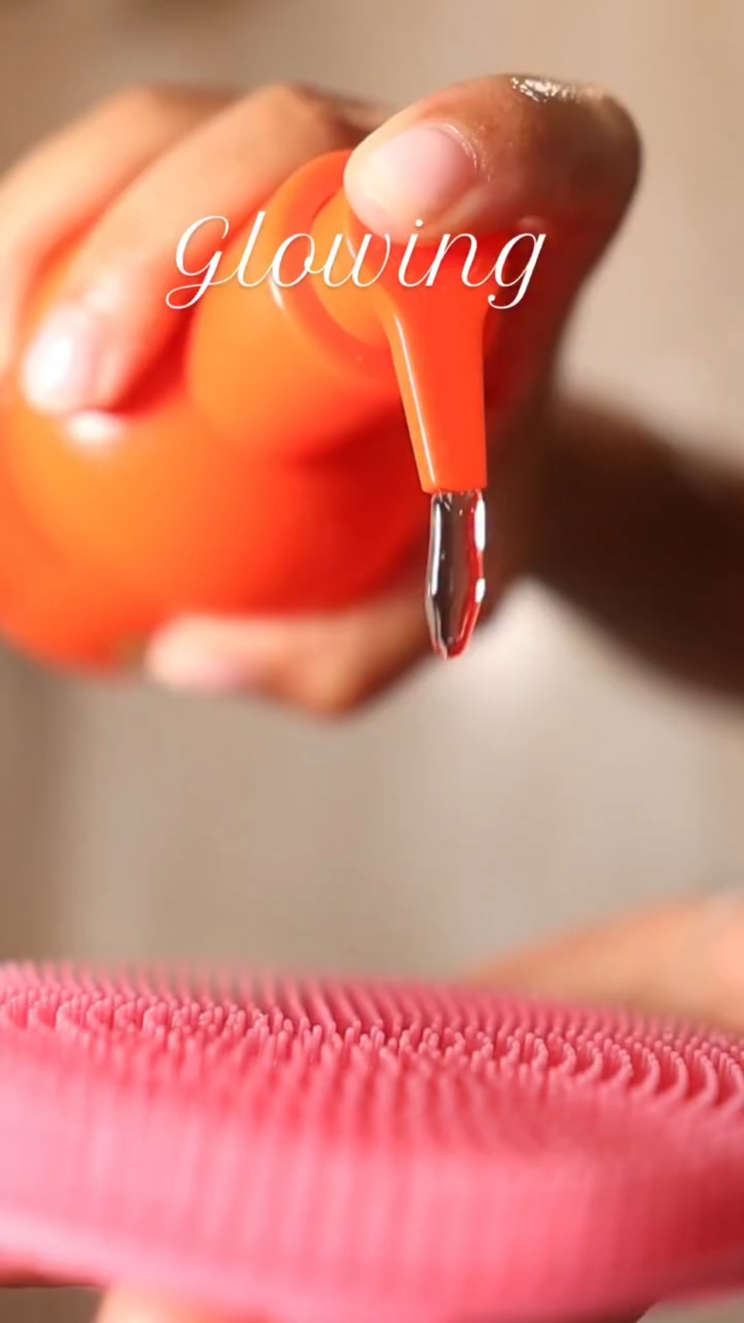 Decided to call my pregnancy self-care series “Glowing while Growing✨” 

Part 1 is focused on taking a moment to really pamper and enjoy myself during my showers and focus on me and baby 💙 

I started with @patternbeauty ‘s new Moisturizing Body Wash which smells so good, like warm patchouli + amber, and smells so expensive tbh 😭😂

Then I used @cyklarofficial ‘s new Lactic Acid Foaming Body Polish bc yall know how I feel about lactic acid for body care, my skin loves this ingredient - plus it’s pregnancy safe vs BHAs! 

Next: Ckylar’s new Vanilla Verve In‑Shower Body Oil Balm… now I already loved the scent but this balm smells even better I feel like 😭 

Finally, I top things off with my holy grail for smooth skin @amlactin of courseee 🙌🏽 using their new Calm & Renew lotion 🫶🏽