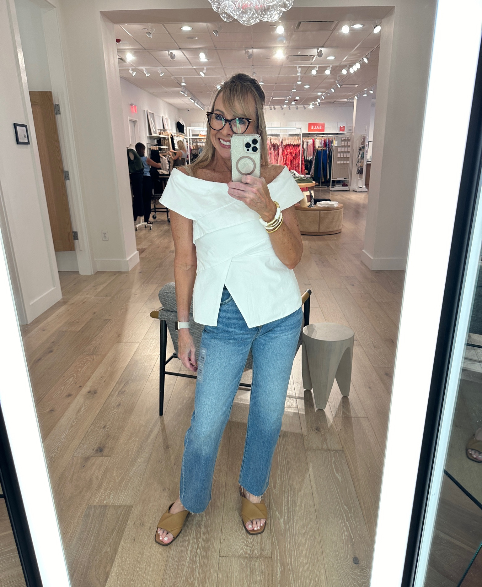 My previously sold out top is now on sale and you can be added to the waitlist. I cannot say enough good things about this great top. I’m wearing a size 4 in the top and 25 in the jeans. 

#LTKFindsUnder50 #LTKSaleAlert #LTKOver40