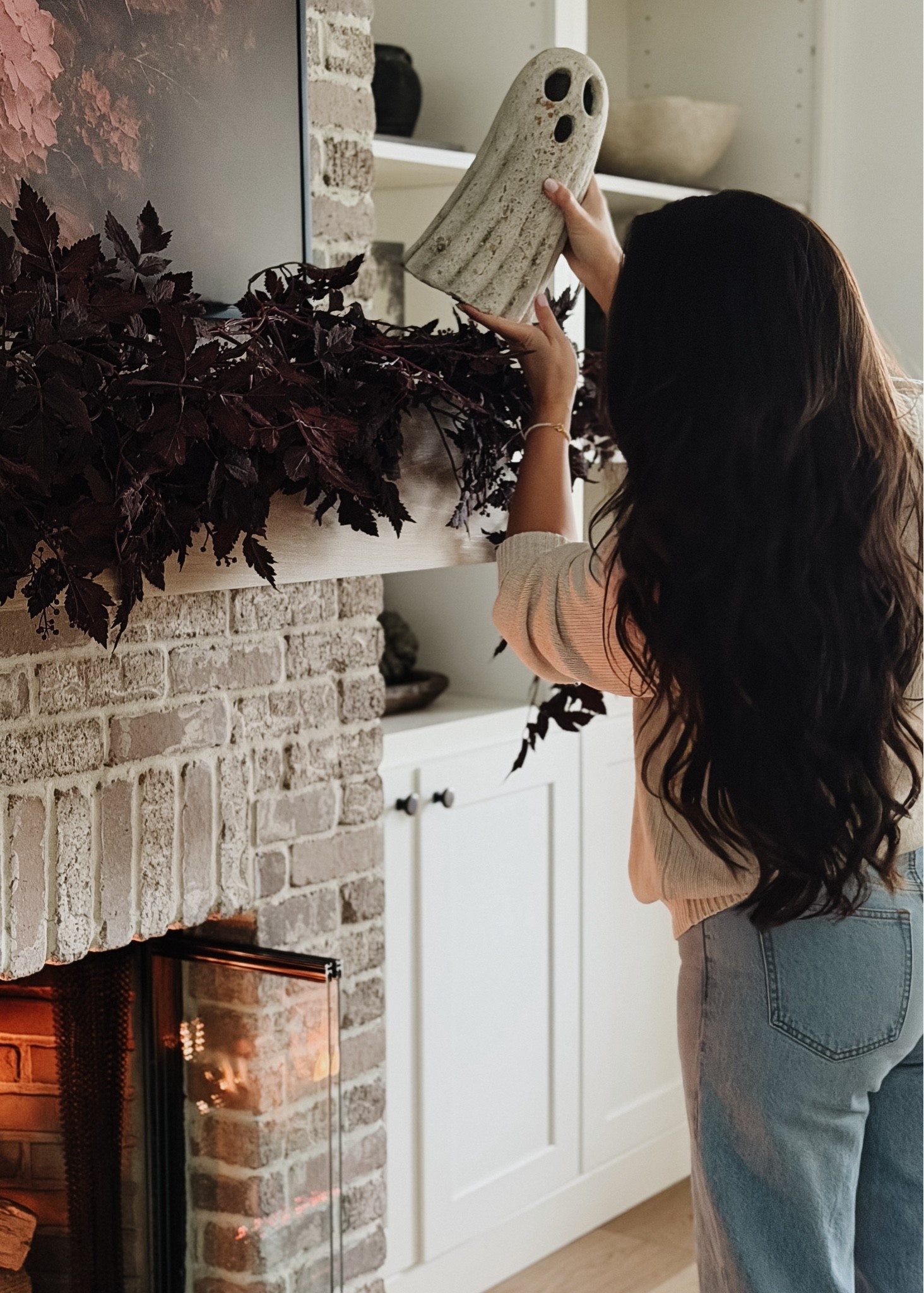 The cutest little terracotta ghost 👻🤎 Don’t wait on this one—it’s going to sell out FAST!

Halloween, home decor, fall decoration, autumn, ghost, pumpkin, garland, fireplace, living room

#LTKSeasonal #LTKHome #LTKU