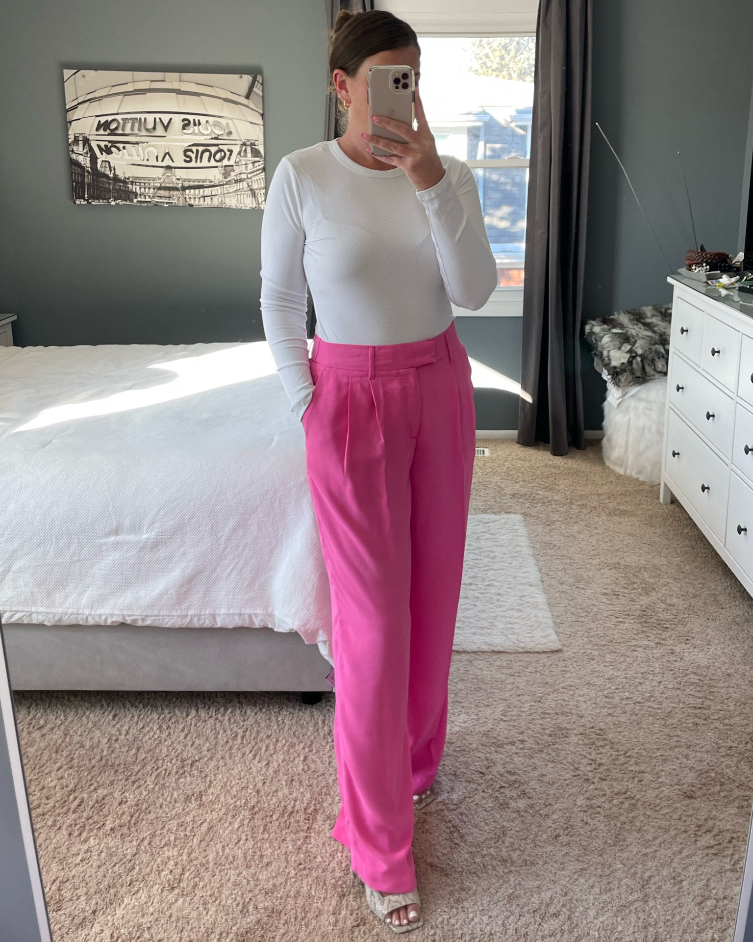 Valentine’s Day outfit idea-wearing a size 10 pant.

#valentinesday #vday #valentinesdayoutfit #widelegpants #datenight #heels #target #pink #targetfinds #workoutfit

#LTKSeasonal #LTKshoecrush #LTKunder50