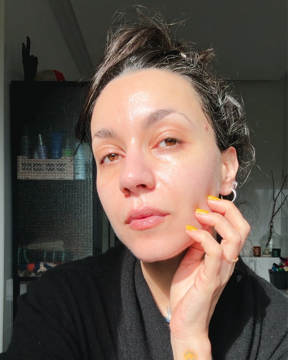 Une bonne vieille routine en 11 étapes parce que c’est dimanche (et surtout parce que hier soir je suis allée me coucher peau nue et je me suis un peu réveillée en remake de La Momie 🥲)

#LTKbeauty
