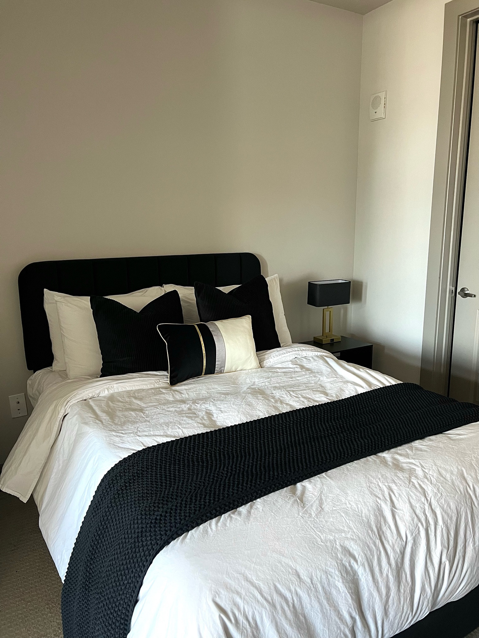 Black and White Home Decor + Bedding on a Budget 


#LTKHome #LTKStyleTip #LTKSaleAlert