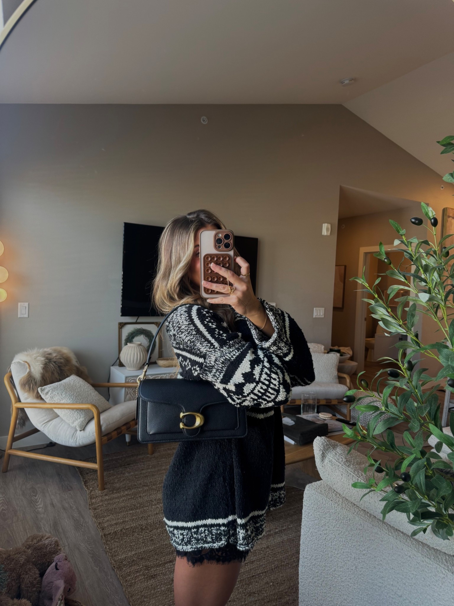 The perfect bags from @coach, whether for yourself or a gift this season! 🎄✨👜

#coachny #coachpartner
