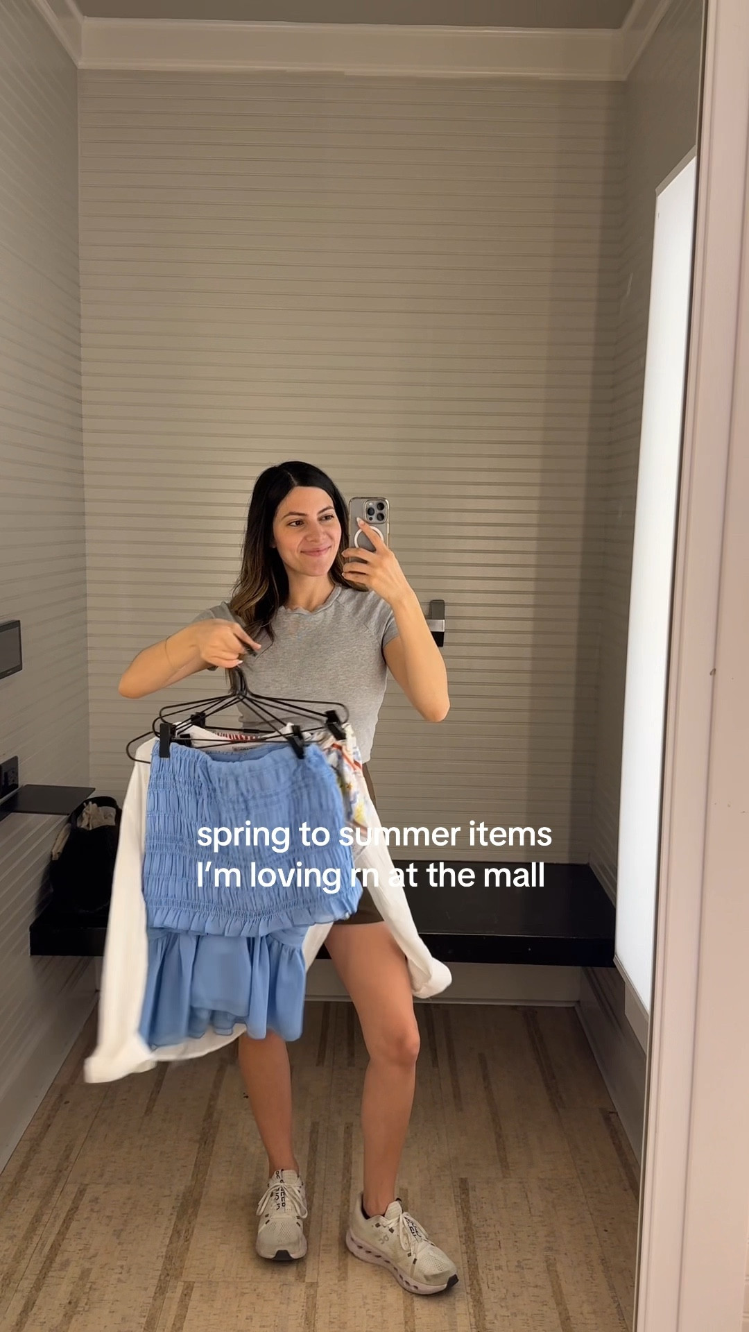 Sizes: bikini top L, linen shorts S, cover up top XS, dad shorts 26, the loose shorts 25, blue skirt XS, scarf tube top XS 


Spring tops, denim shorts, spring outfits, summer outfits, spring to summer clothes, Abercrombie clothes, Abercrombie shorts 