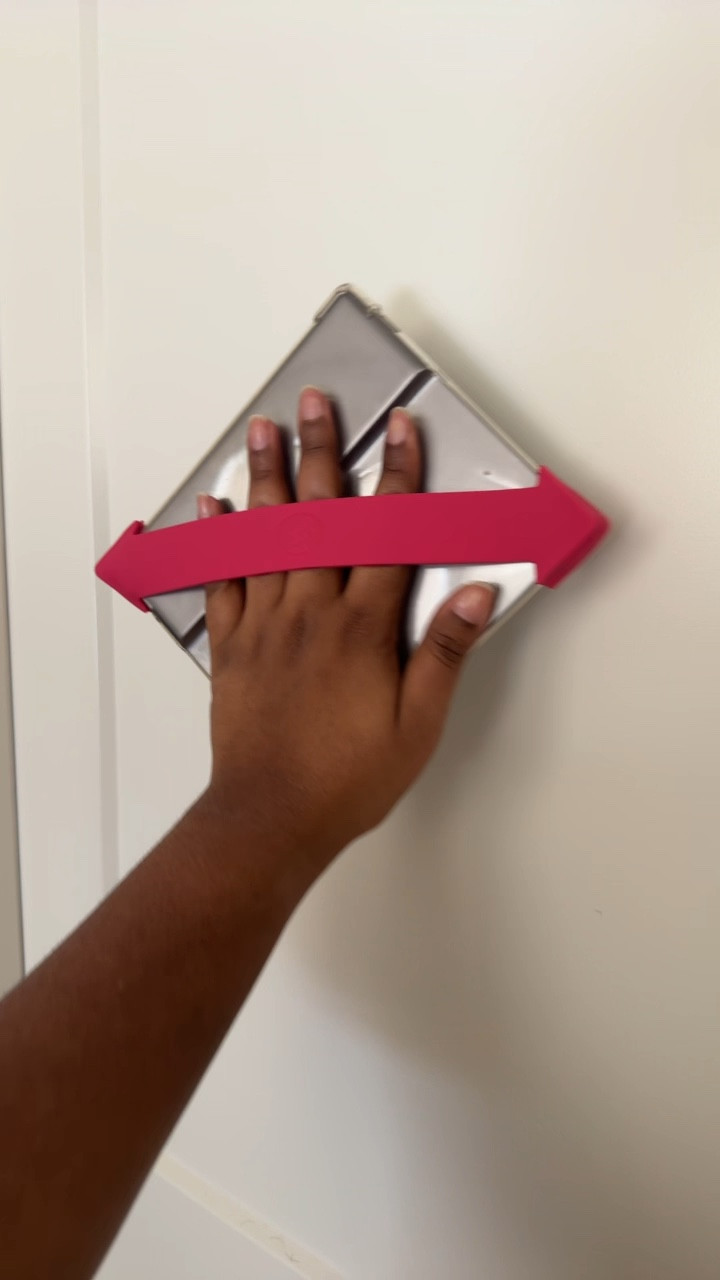 The most comfortable way to hold my kindle!! Such fun colors too 💖

#LTKVideo #LTKfindsunder50 #LTKtravel