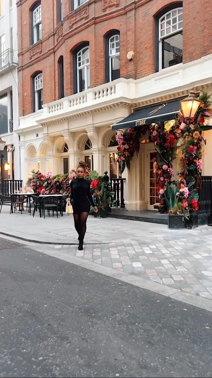 Love this all black look!

#LTKstyletip #LTKSeasonal