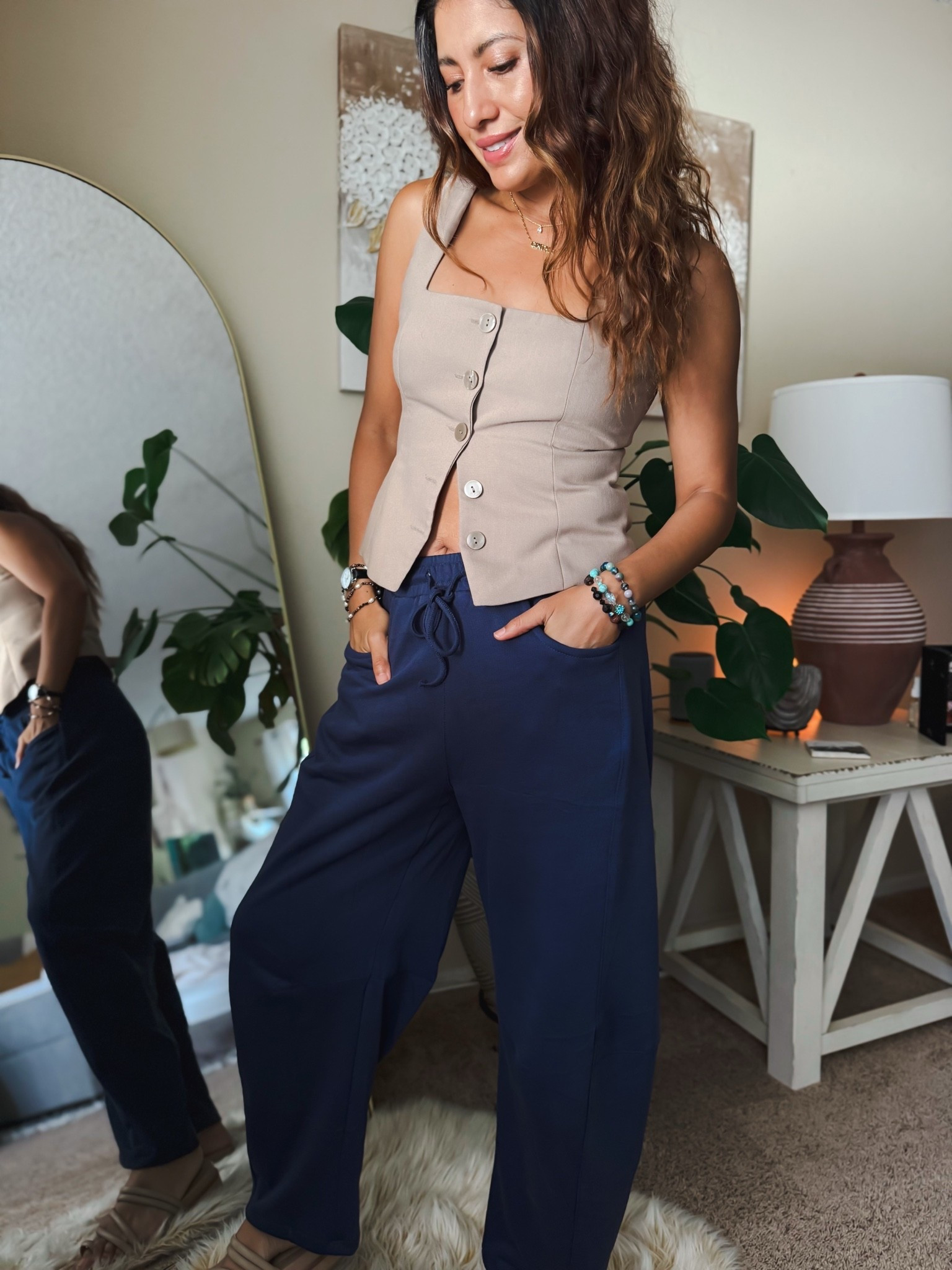 These barrel-leg sweatpants are the perfect mix of comfy + cute 🤍 Easy to style with literally any top and any shoes—from sneakers to clogs or loafers. The relaxed barrel fit gives your everyday outfit that effortless, fashion-forward look. ✨

barrel sweatpants, barrel leg pants, women’s sweatpants, comfy casual pants, casual mom style, relaxed fit pants, everyday outfits, athleisure style, elevated loungewear, casual fashion, fall outfit ideas, versatile wardrobe essentials

#LTKootd #LTKOver40 #LTKActive